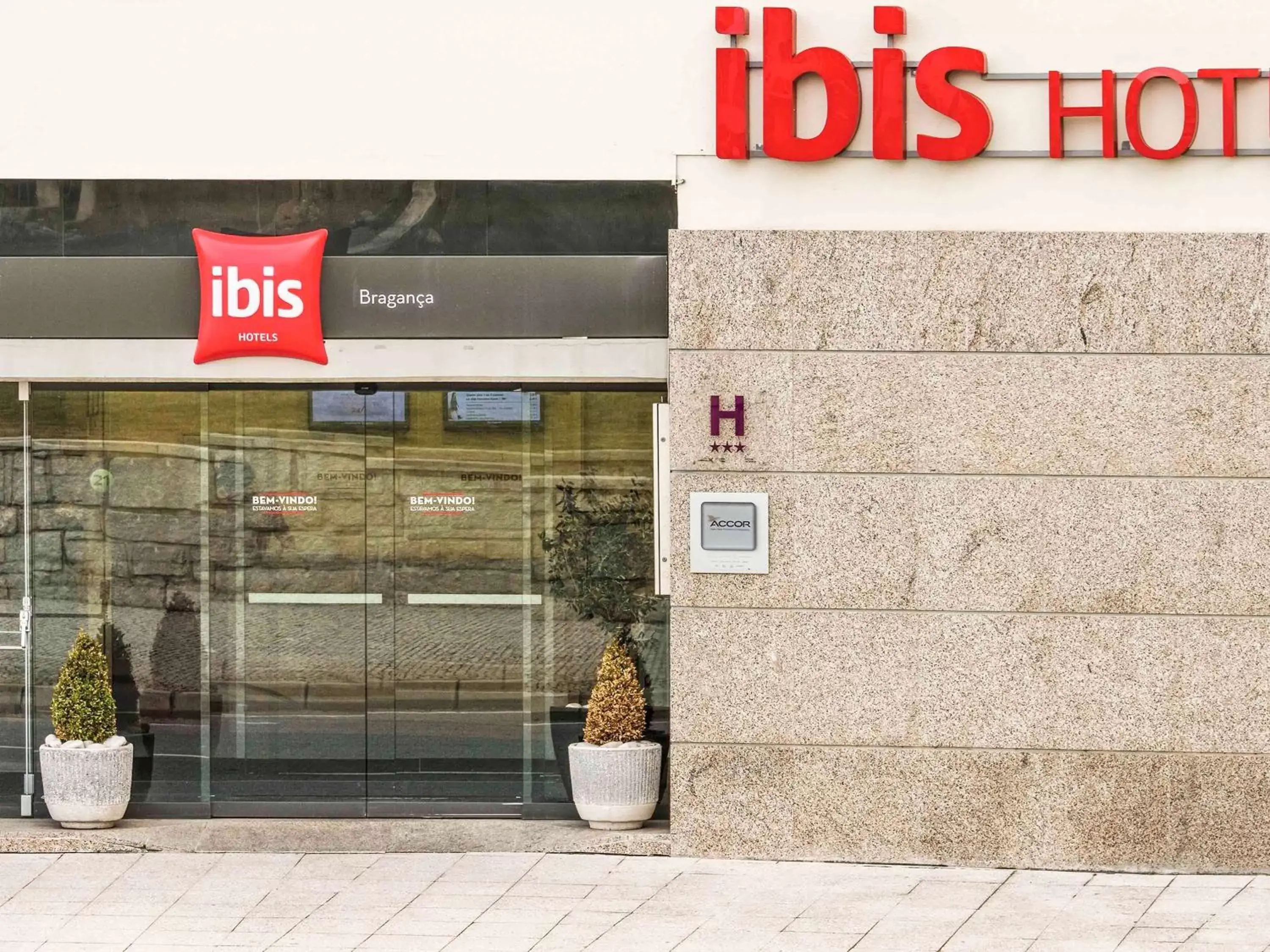 Property building, Property Logo/Sign in Hotel ibis Braganca