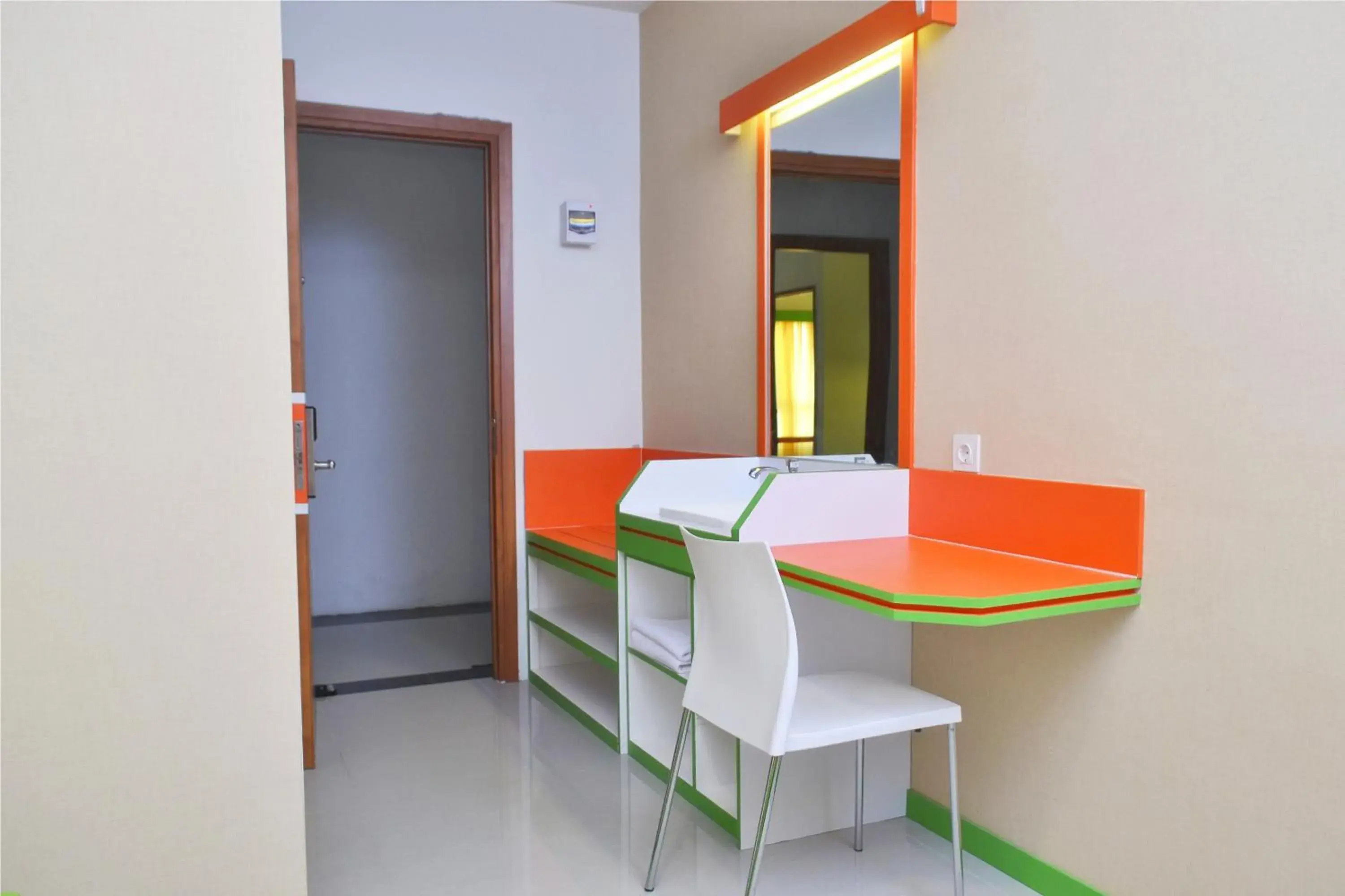 Dining area, Bathroom in Titanium Express HomTel