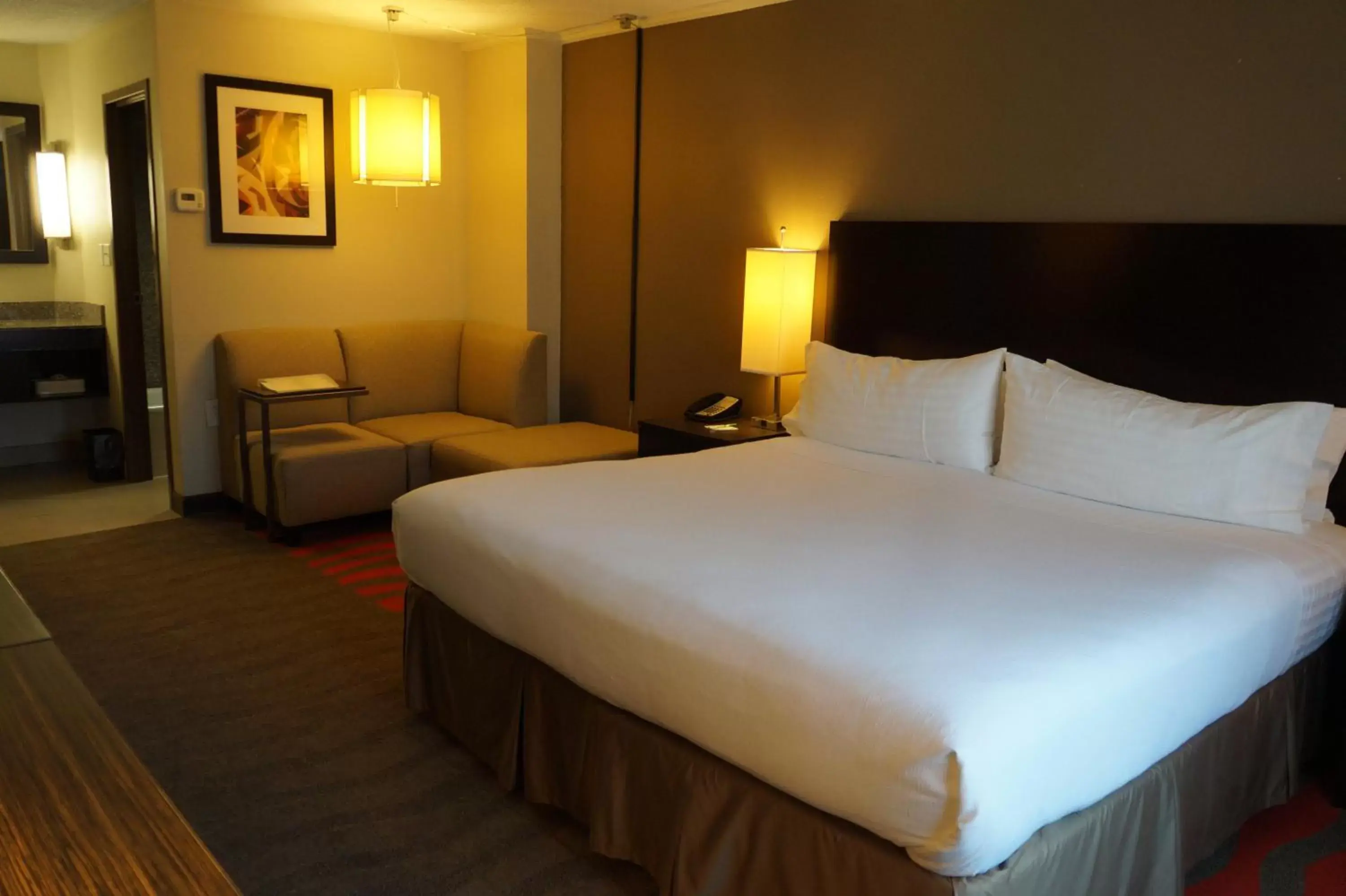 Photo of the whole room, Bed in Holiday Inn Portsmouth Downtown, an IHG Hotel