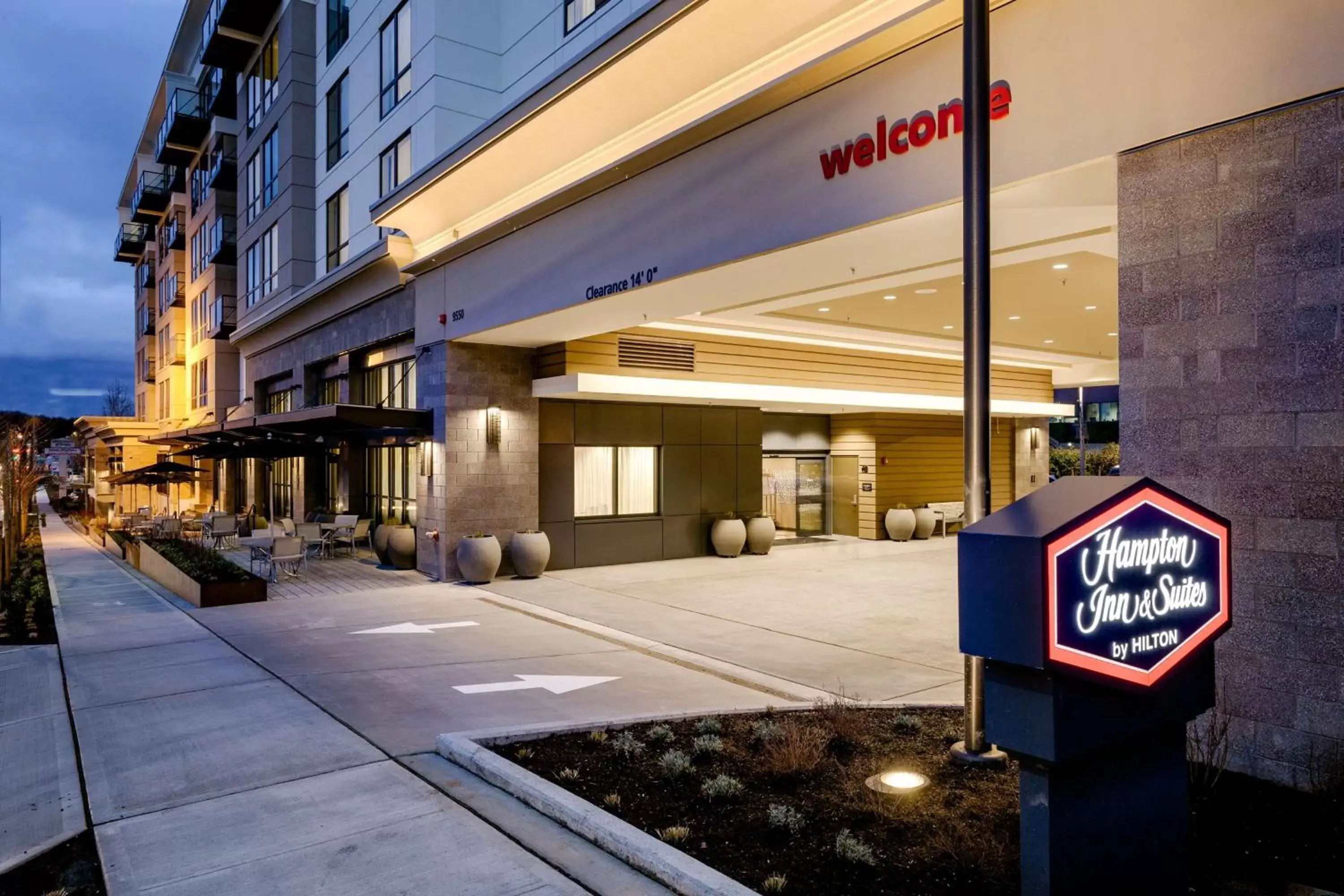 Property building in Hampton Inn & Suites by Hilton Seattle/Northgate