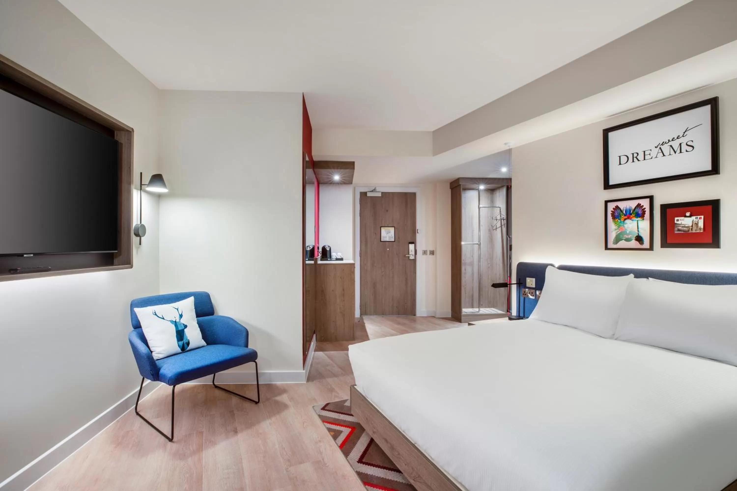 TV and multimedia, Bed in Hampton By Hilton Bath City