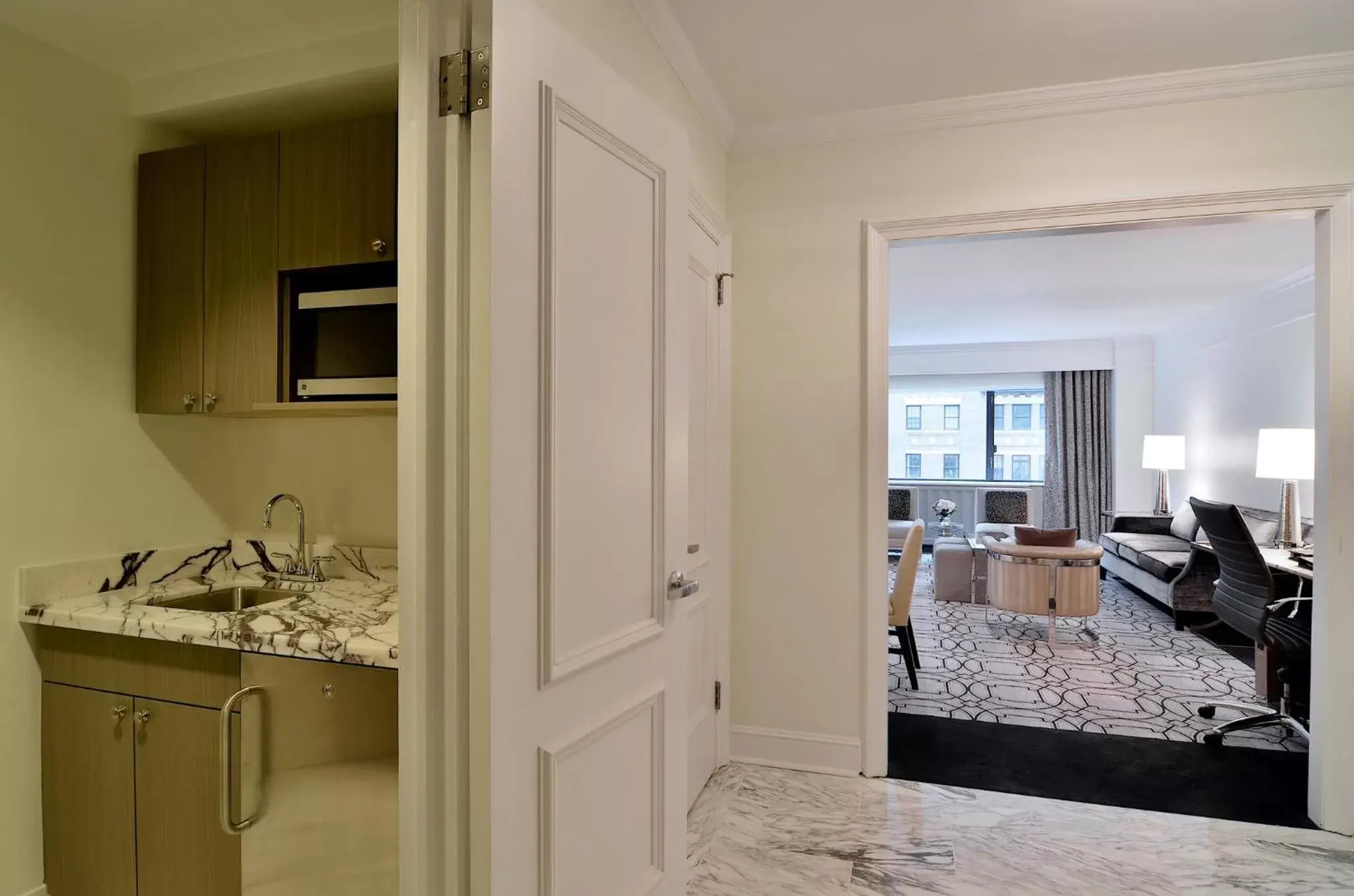 Photo of the whole room, Kitchen/Kitchenette in Loews Regency New York Hotel