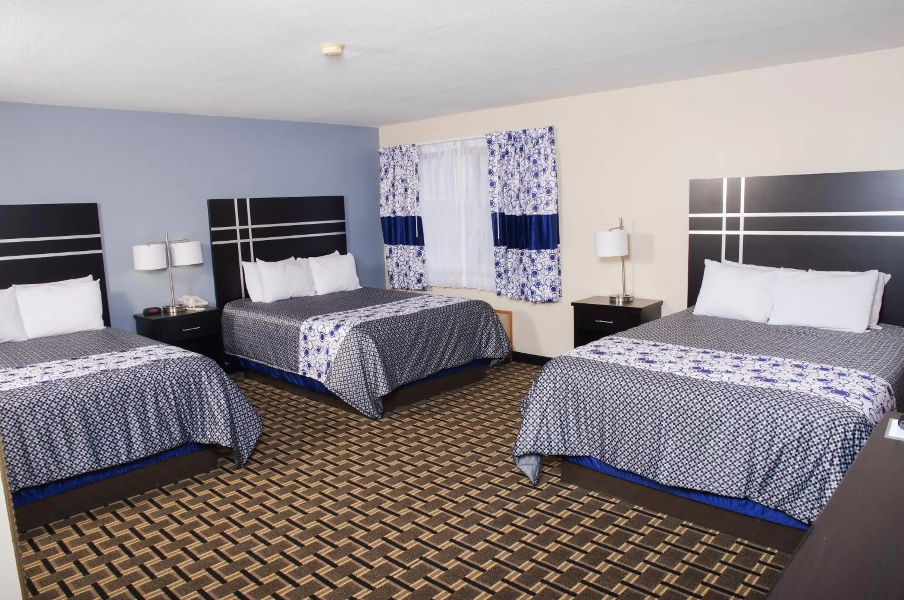 Bed in DUTCH INN AND SUITES