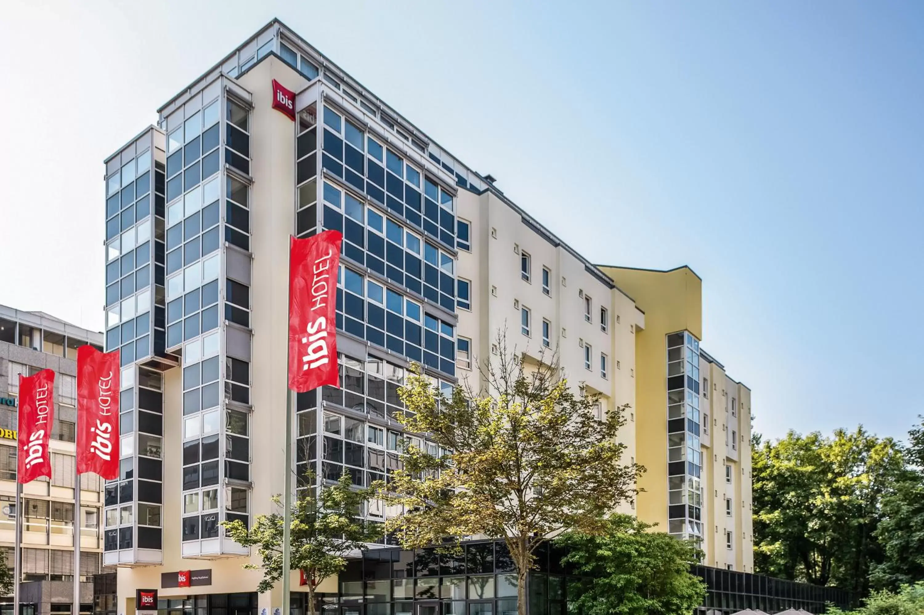 Facade/entrance, Property Building in ibis Augsburg Hauptbahnhof