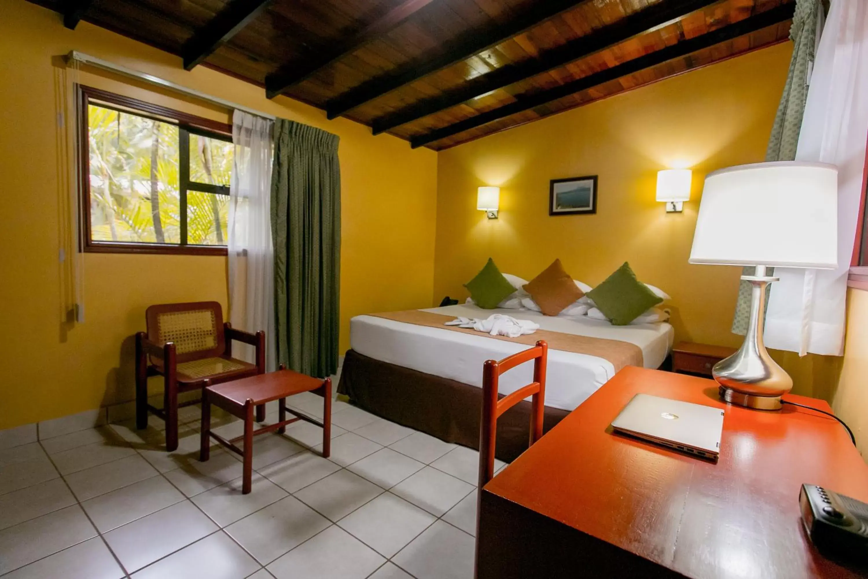 Photo of the whole room, Bed in Best Western Las Mercedes Airport