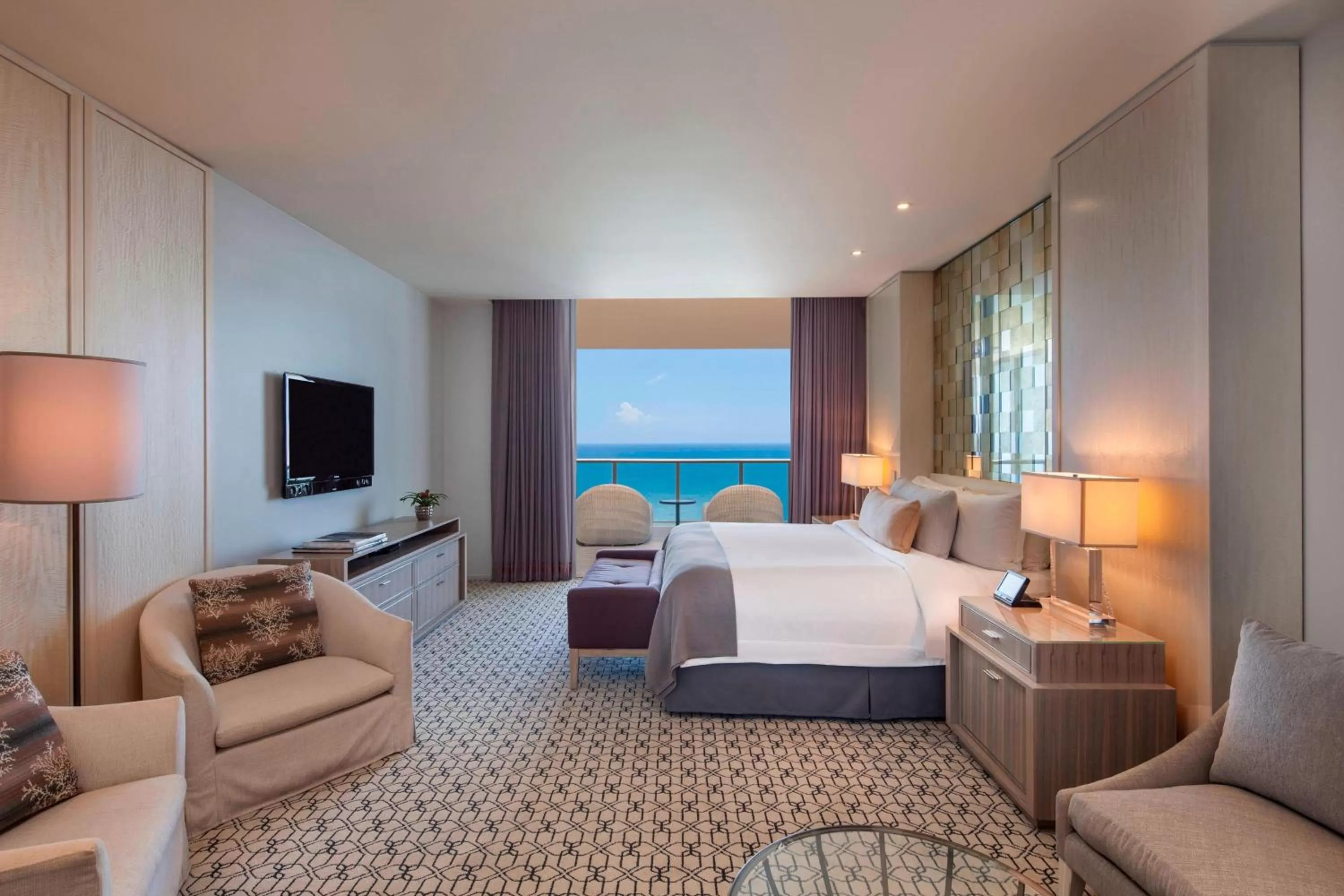 Bedroom, Bed in The St. Regis Bal Harbour Resort