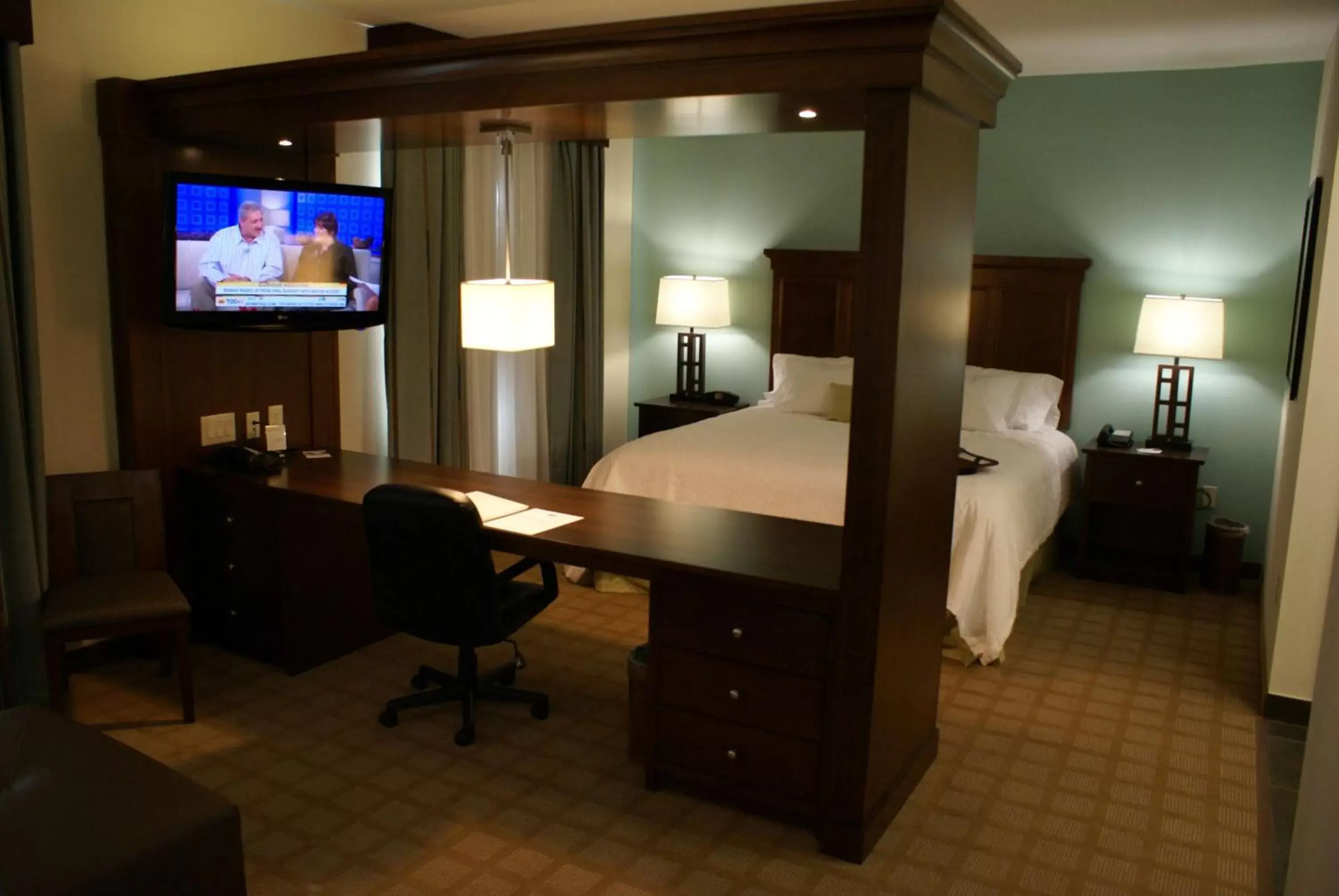 Bed, TV/Entertainment Center in Hampton Inn & Suites Center