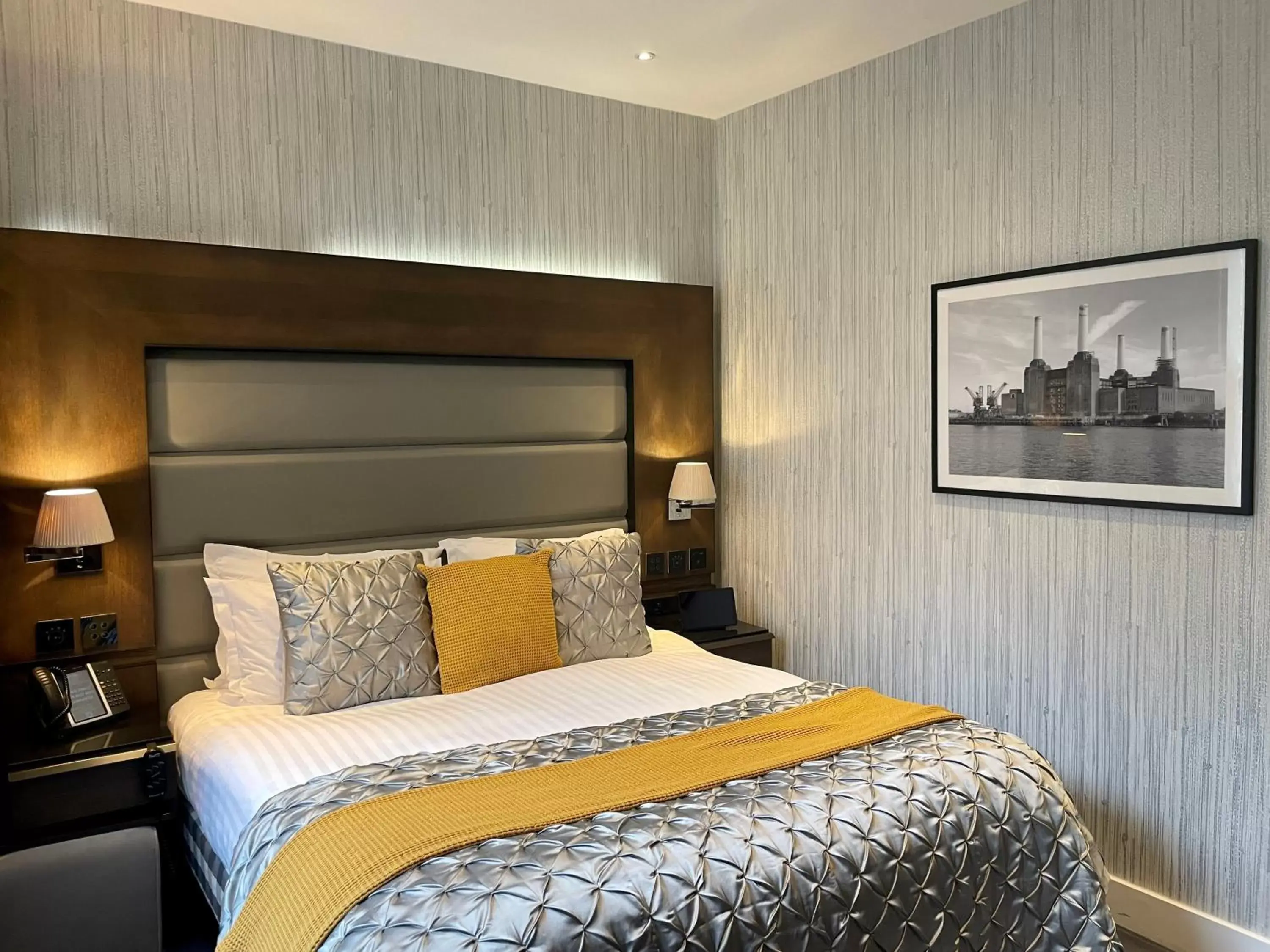 Bedroom, Bed in Eccleston Square Hotel