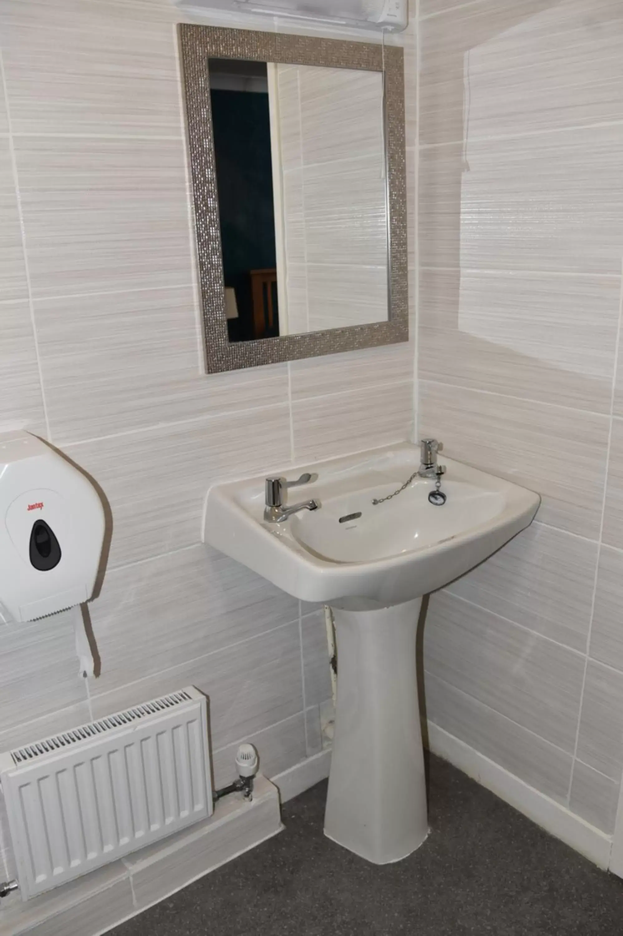 Bathroom in Dinorben Arms Hotel
