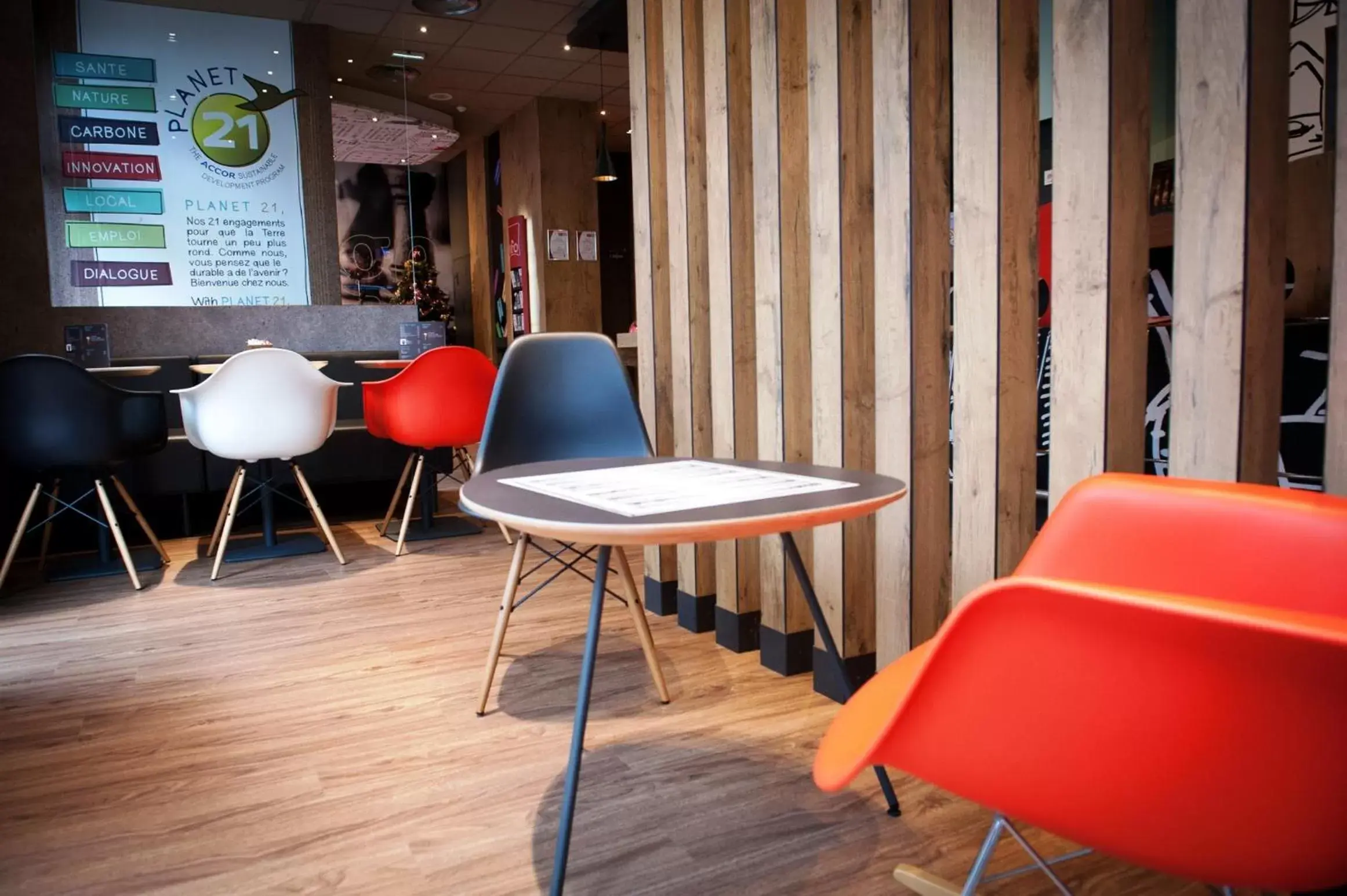 Lounge or bar in Ibis Agen Centre Gare Lounge or bar in Ibis Agen Centre Gare