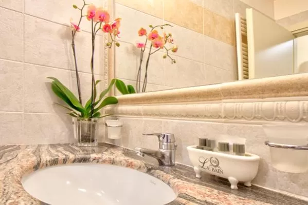 Bathroom in Hotel La Locanda