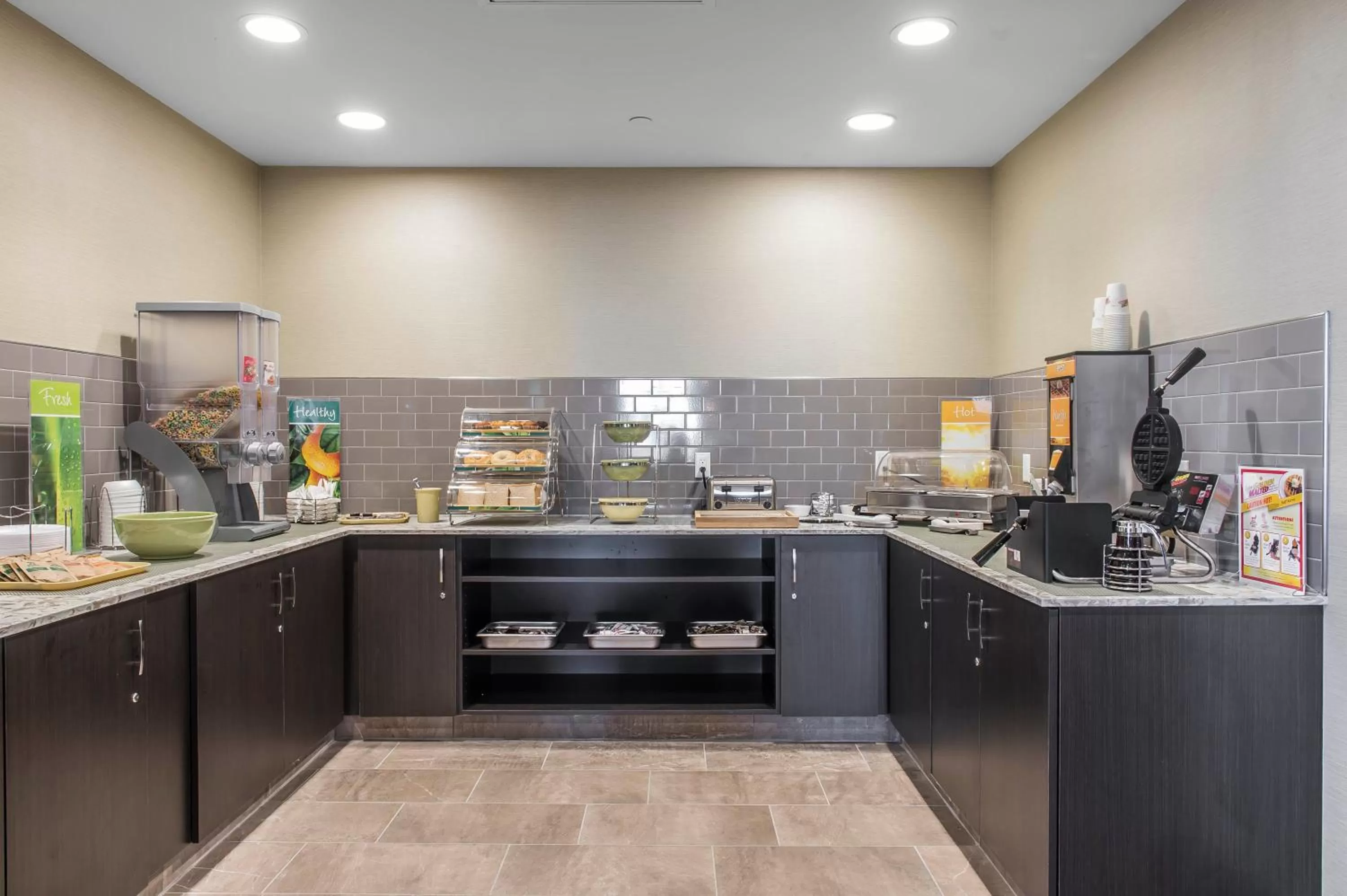 Kitchen or kitchenette in Quality Inn & Suites Kingston