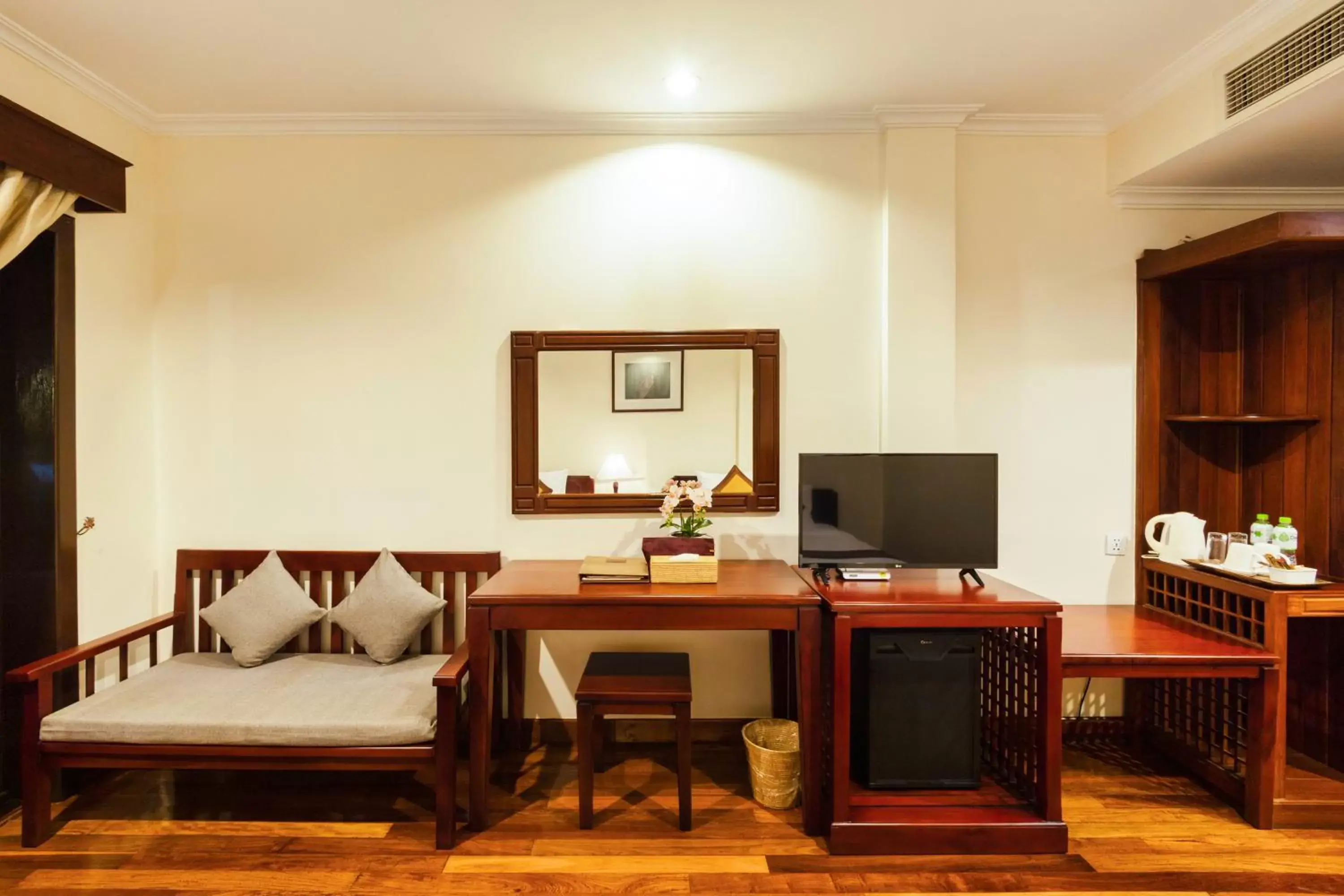 TV and multimedia, TV/Entertainment Center in Saem Siemreap Hotel