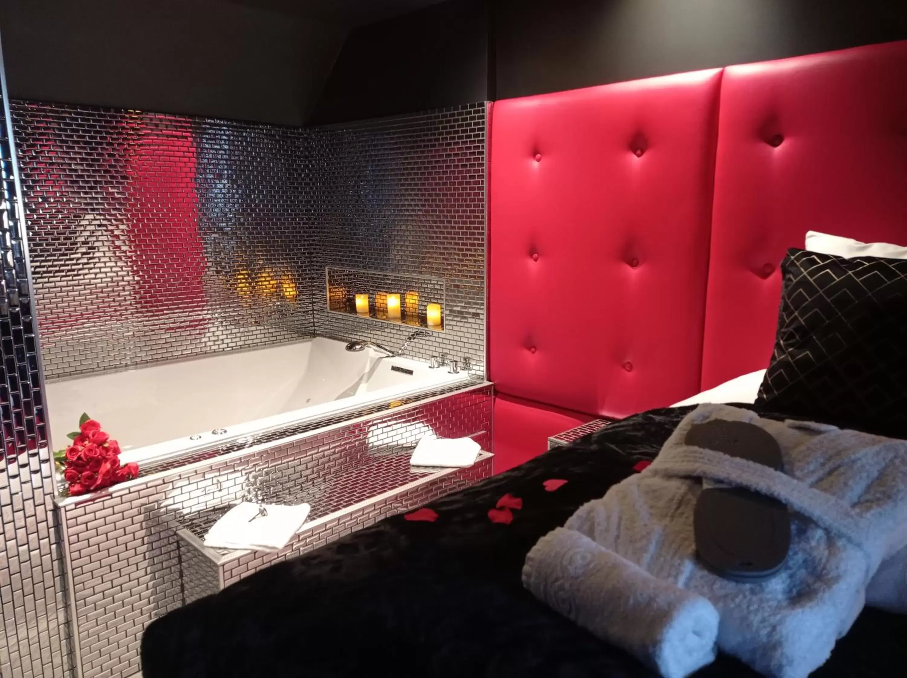 Hot Tub in Hotel et Spa Le Lion d'Or