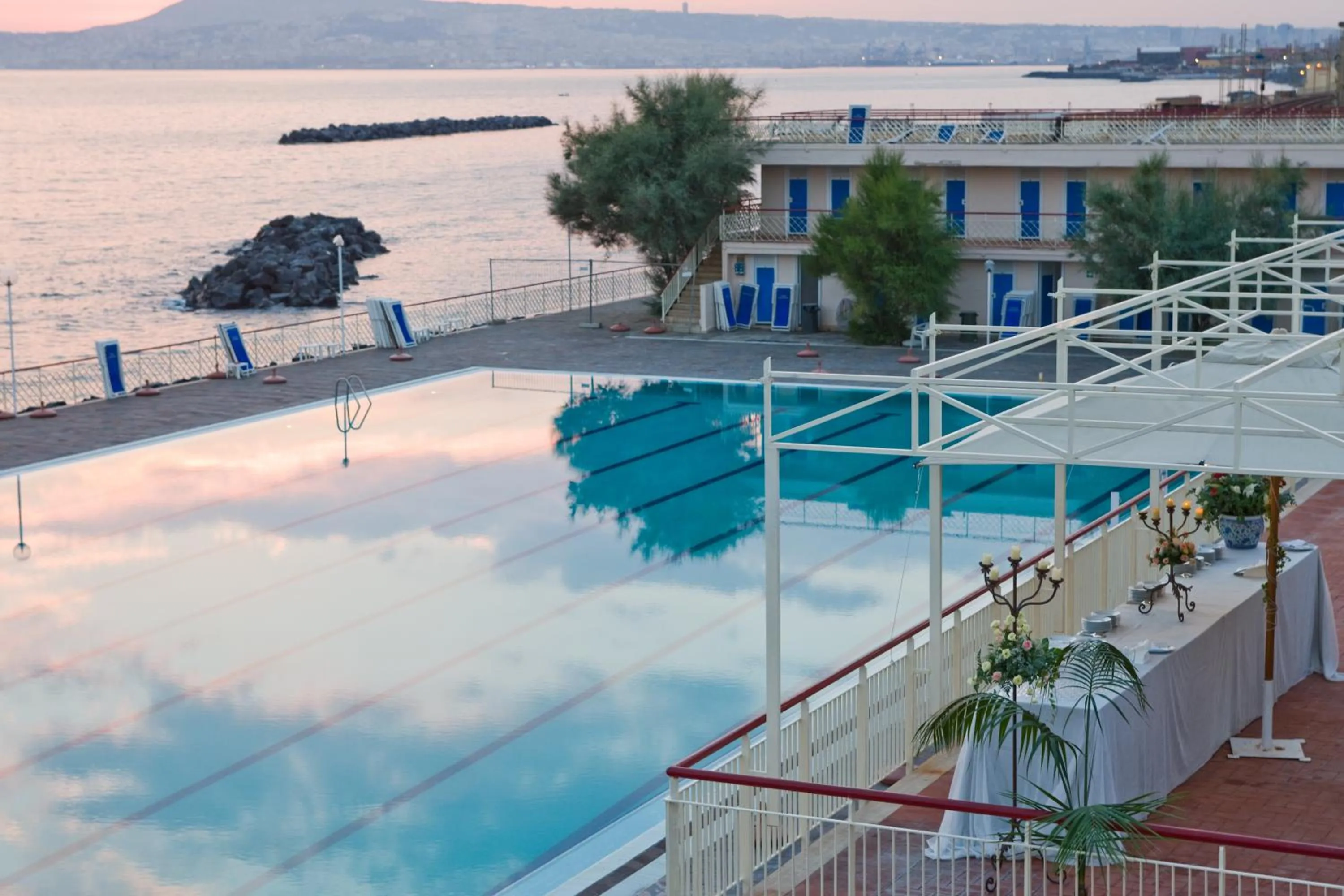 Swimming pool in Puntaquattroventi