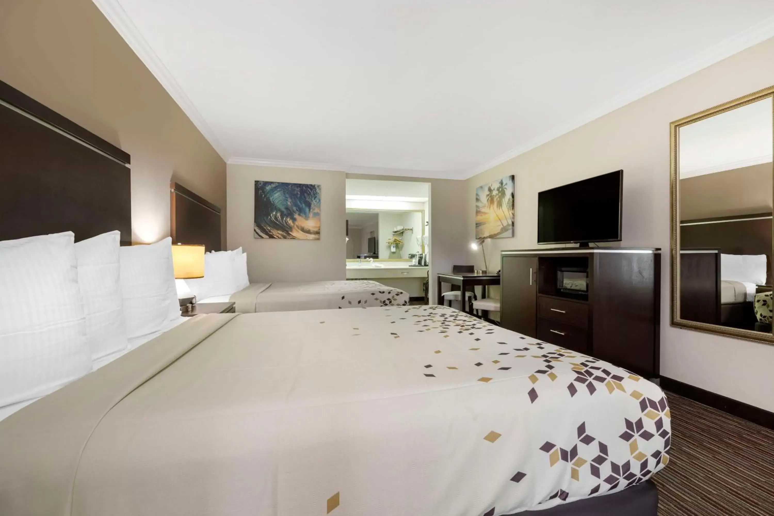 Bedroom in Best Western Redondo Beach Galleria Inn Hotel - Beach City LA