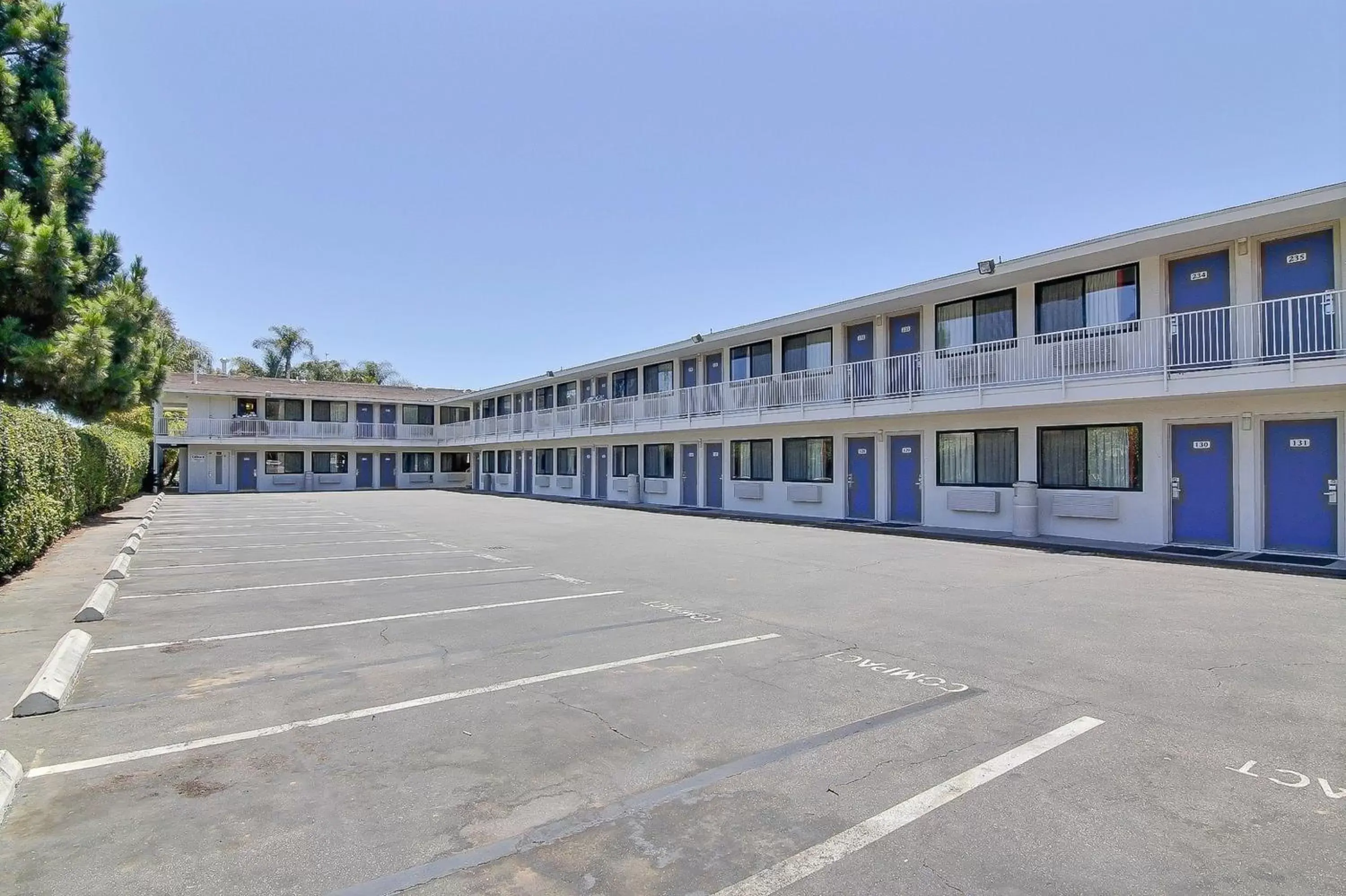 Facade/entrance, Property Building in Motel 6-Goleta, CA - Santa Barbara