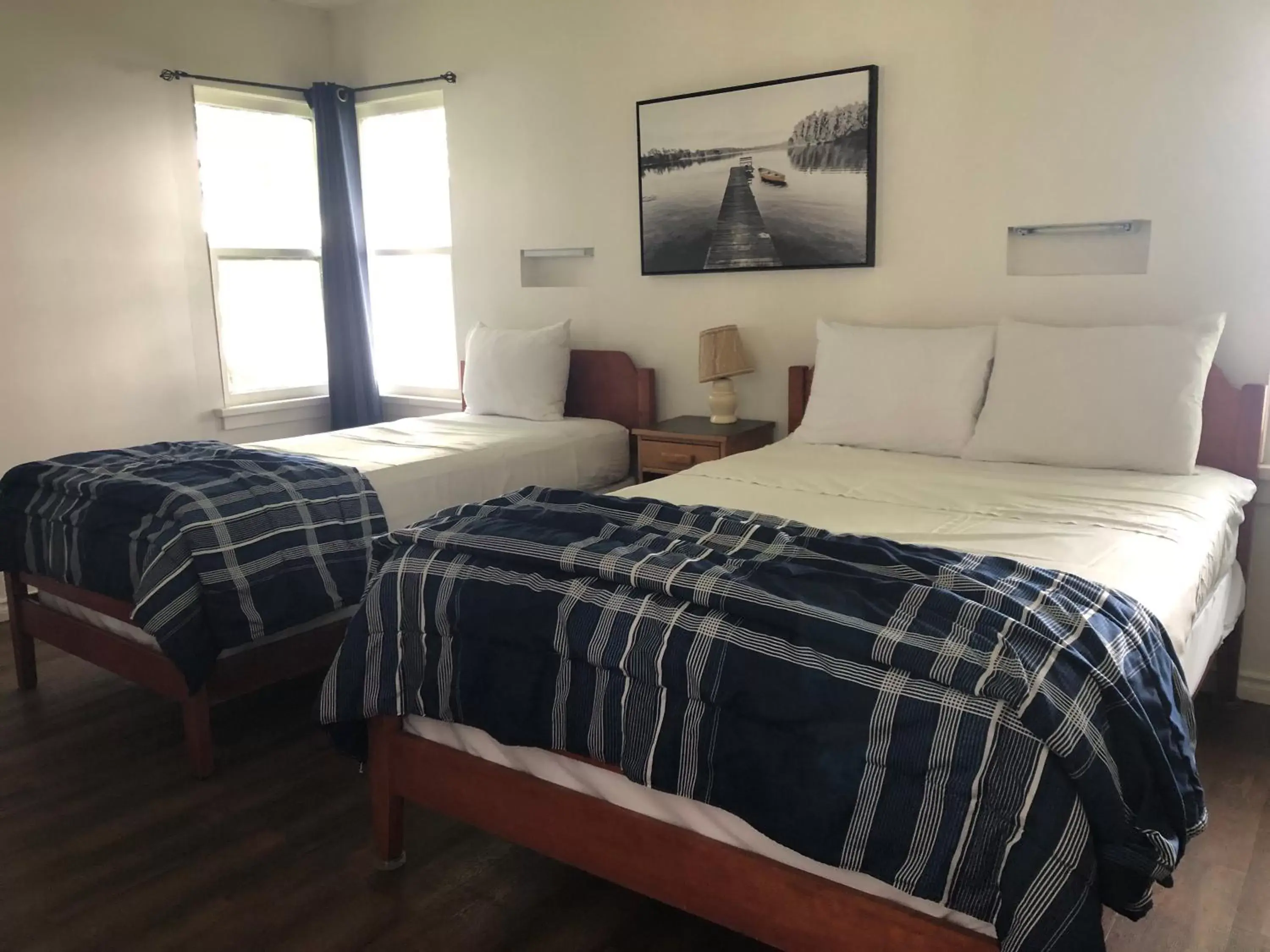 Bedroom, Bed in Tally Ho Inn