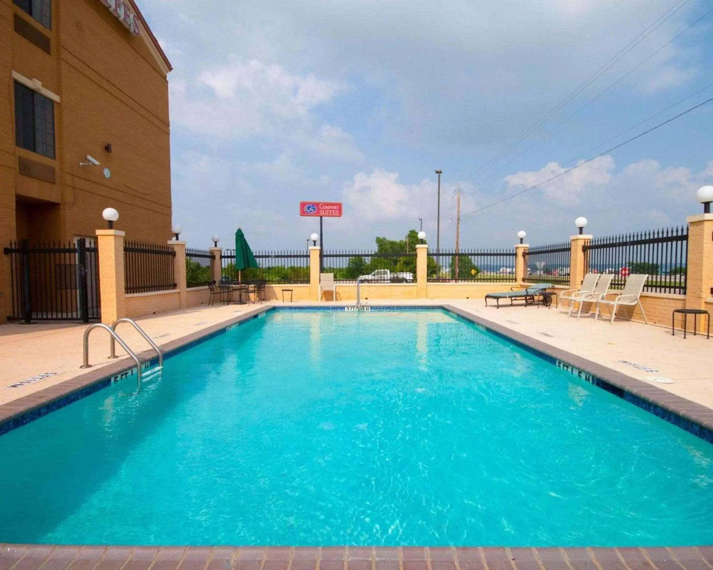 On site, Swimming Pool in Comfort Suites Lake Ray Hubbard