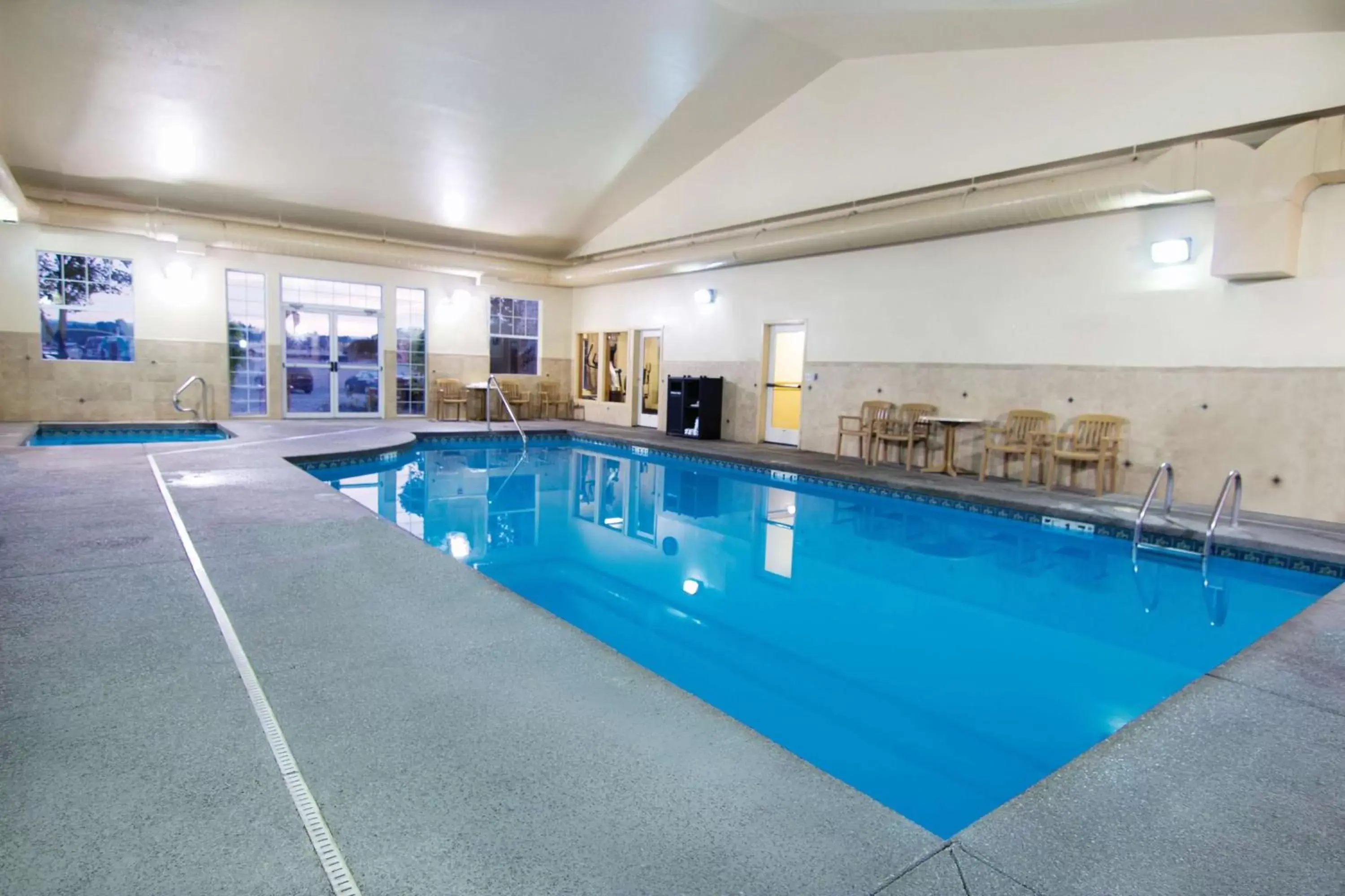 On site, Swimming Pool in Best Western Plus Kalispell/Glacier Park West Hotel & Suites