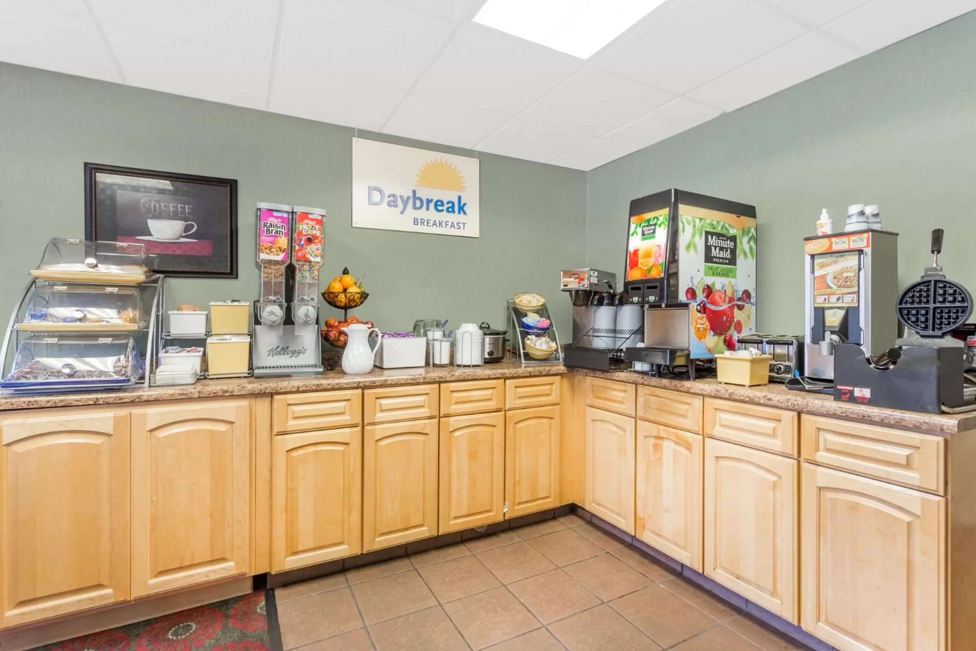 Breakfast in Days Inn by Wyndham Cedar Falls- University Plaza
