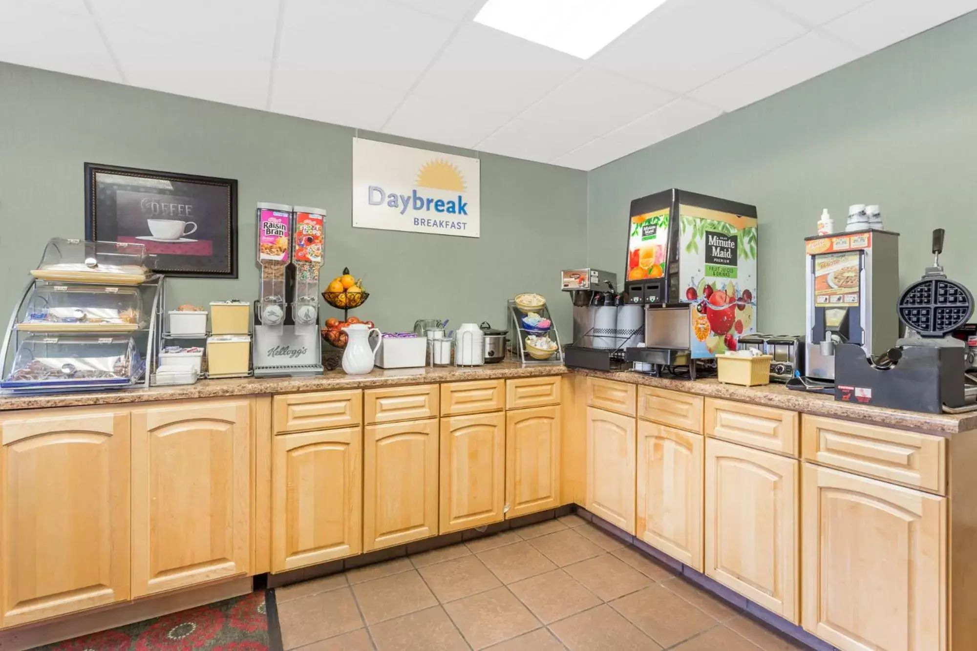 Breakfast, Restaurant/Places to Eat in Days Inn by Wyndham Cedar Falls- University Plaza