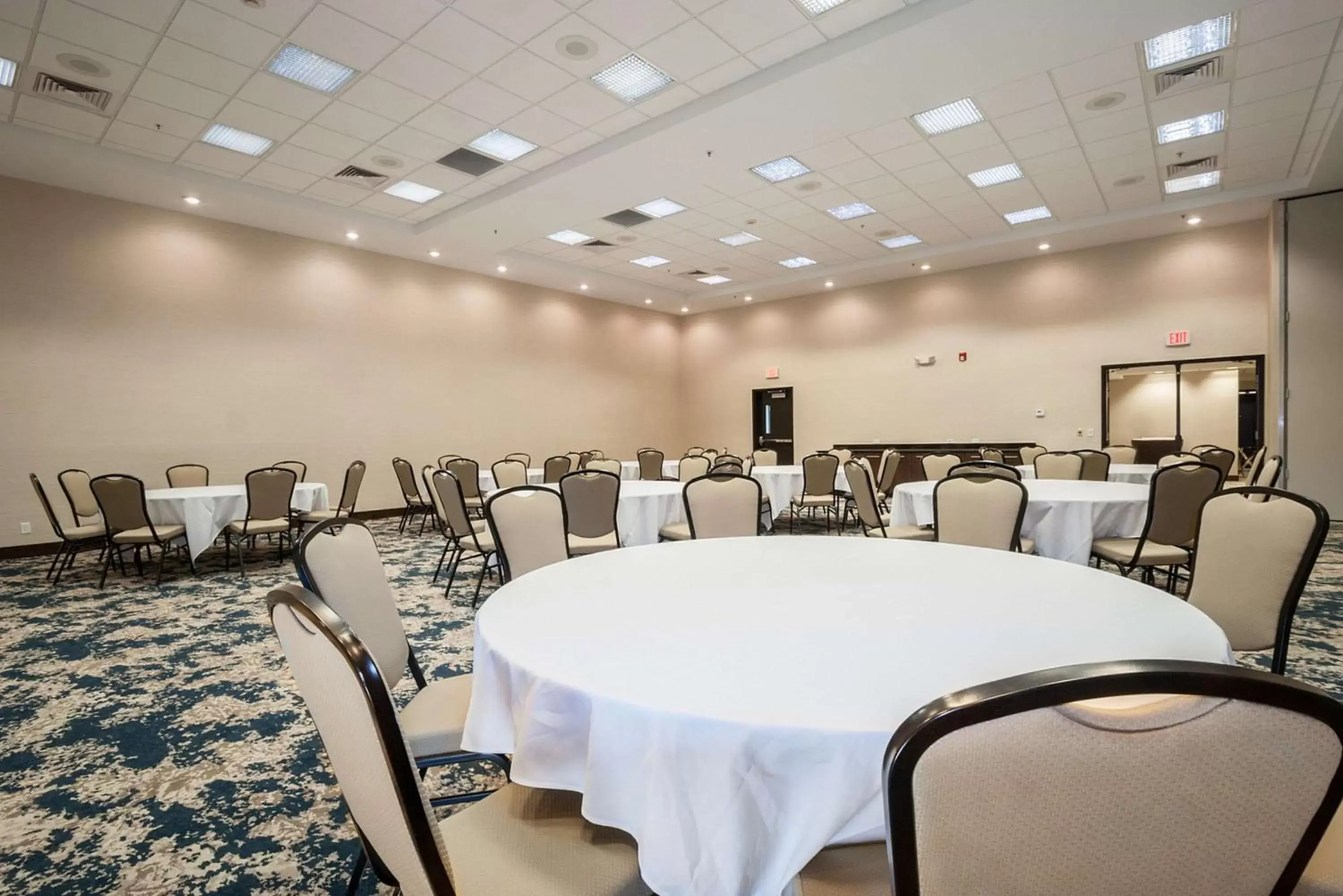 Meeting/conference room, Restaurant/Places to Eat in Hampton Inn - Great Falls