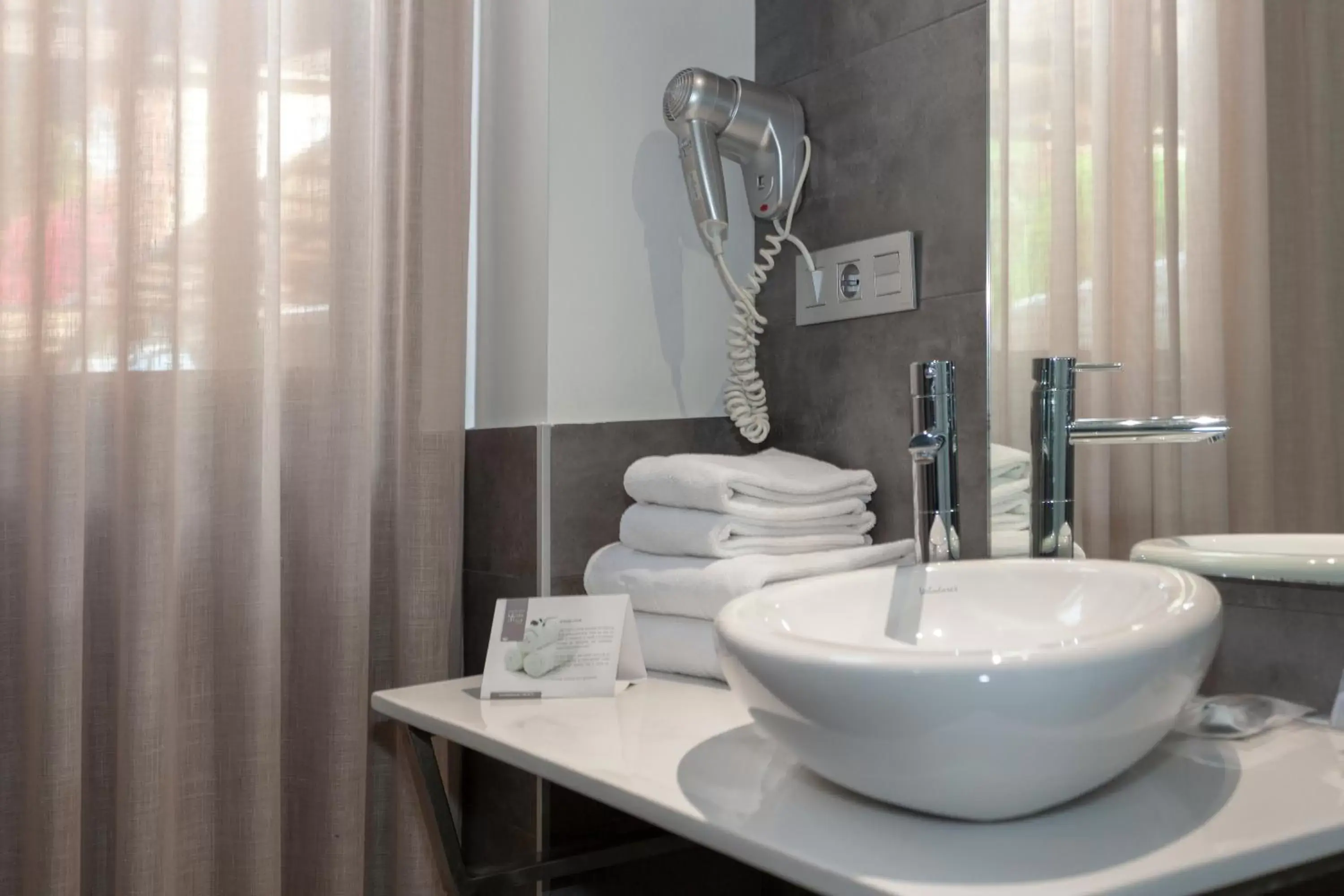Decorative detail, Bathroom in AACR Hotel Monteolivos