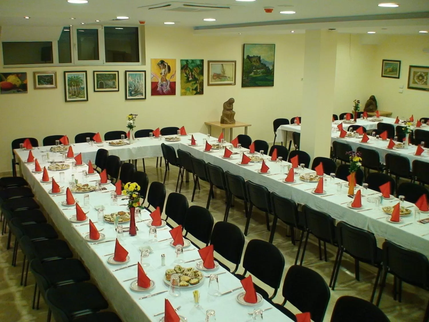 Restaurant/places to eat in Mali Hotel BaMBiS