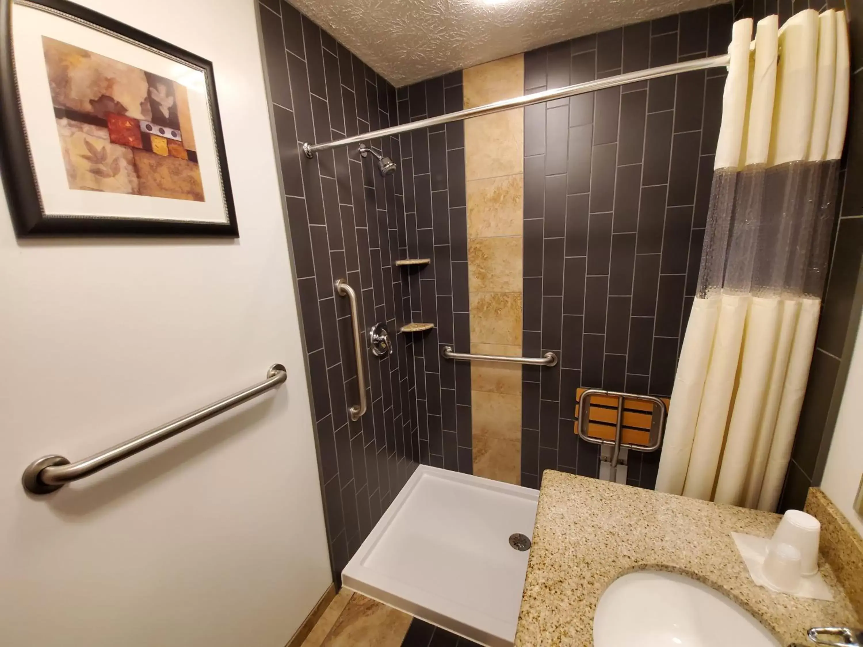 Bathroom in Jefferson Hills Motel