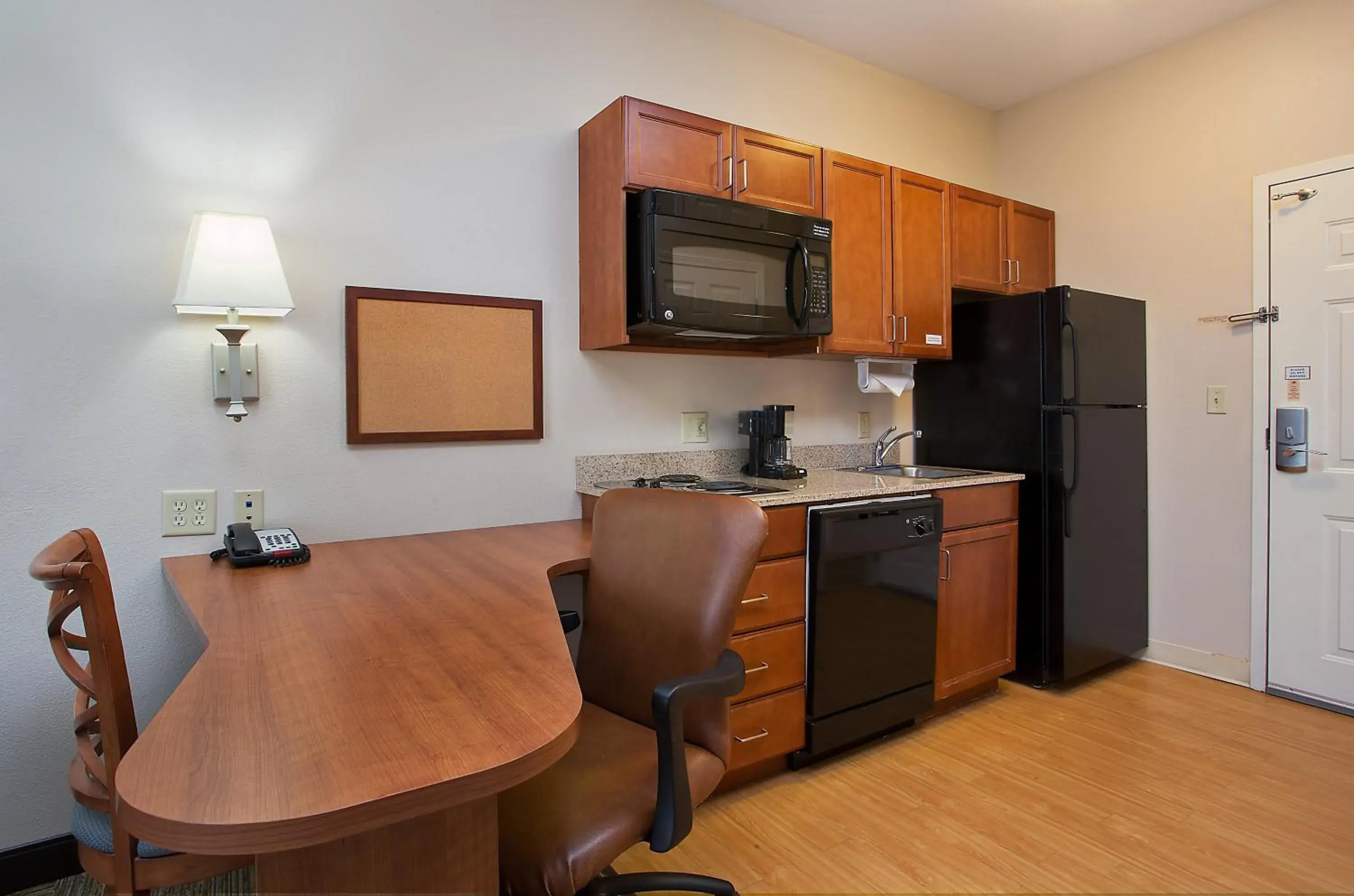 Photo of the whole room, Kitchen/Kitchenette in Candlewood Suites Vicksburg