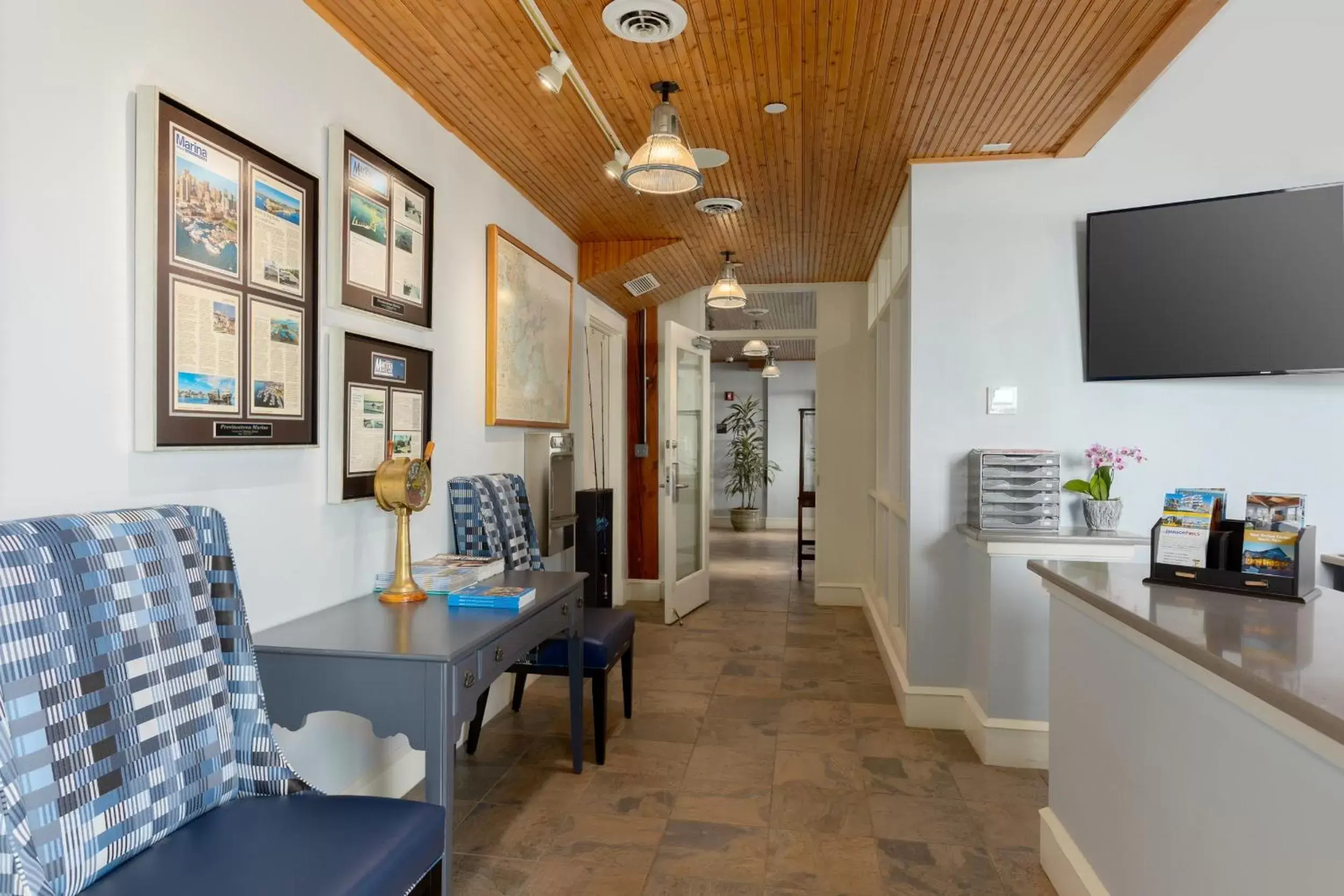 Lobby or reception, Dining Area in Boston Yacht Haven