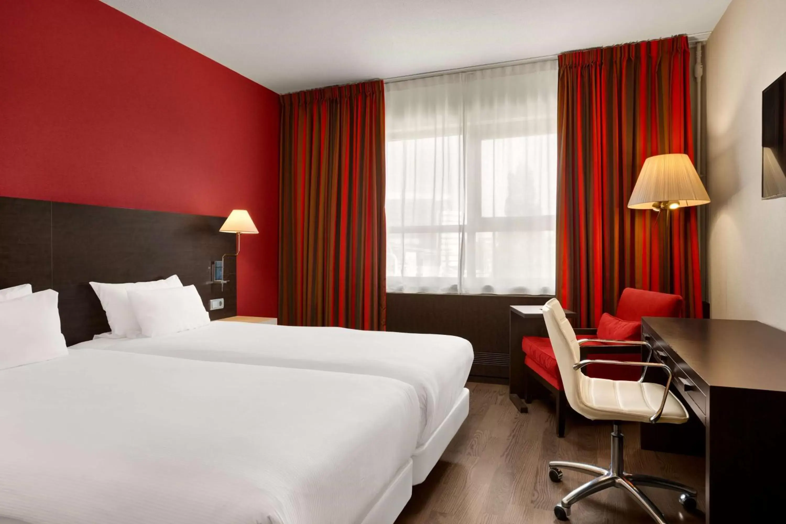 Photo of the whole room, Bed in NH Zoetermeer Hotel