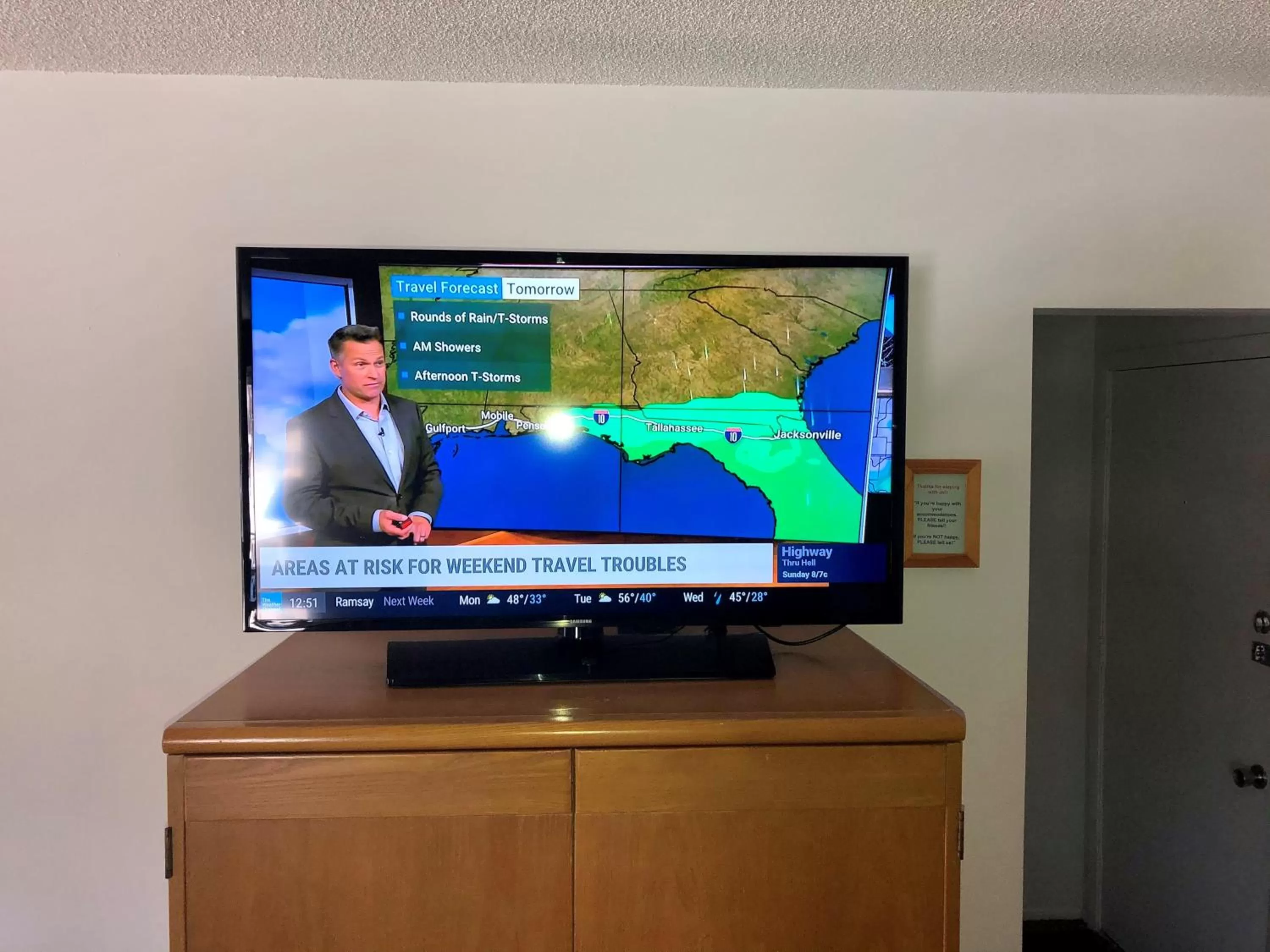 TV and multimedia in Budget Host Inn