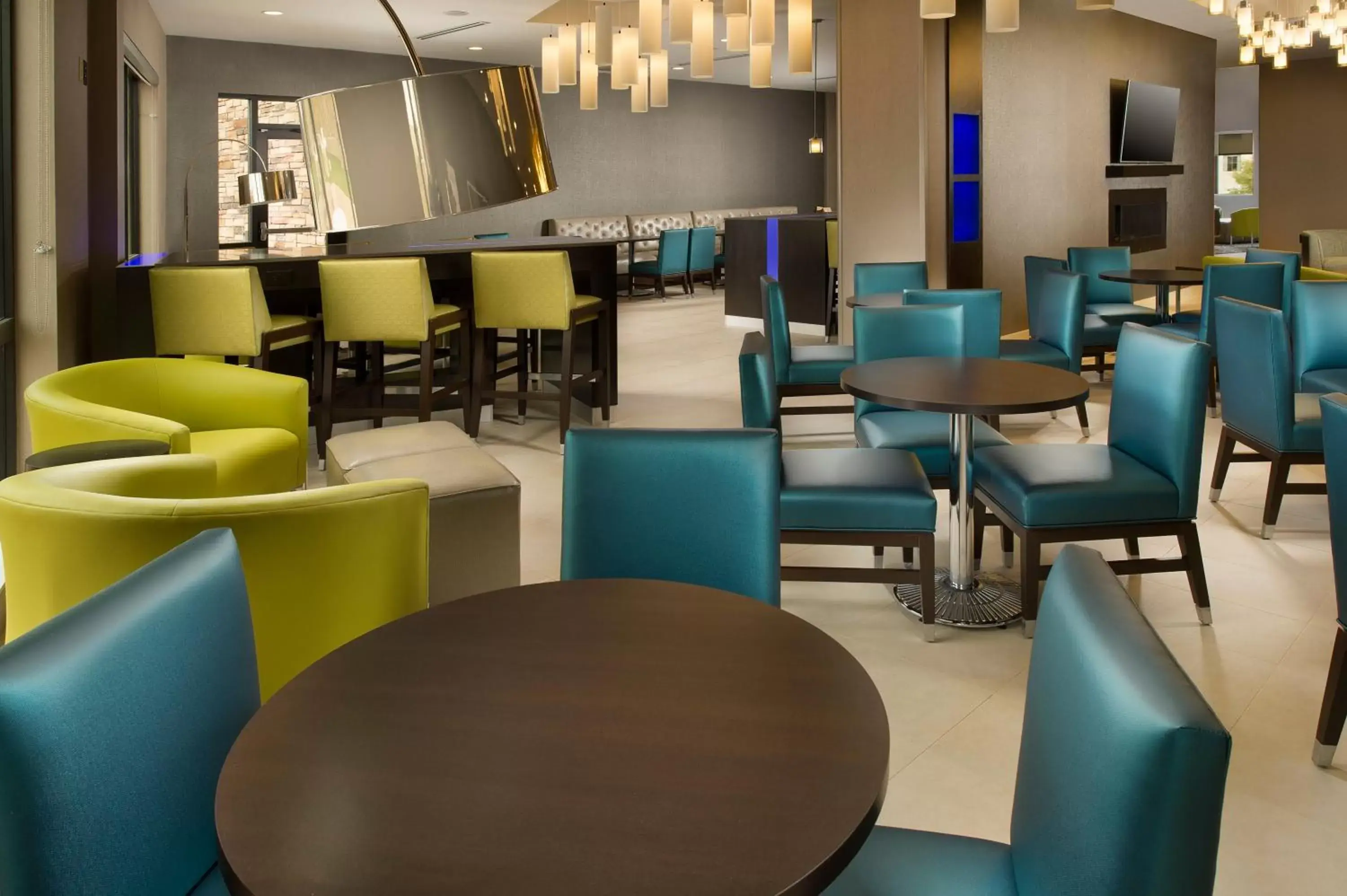 Breakfast, Lounge/Bar in Holiday Inn Express Hotel & Suites Waco South, an IHG Hotel