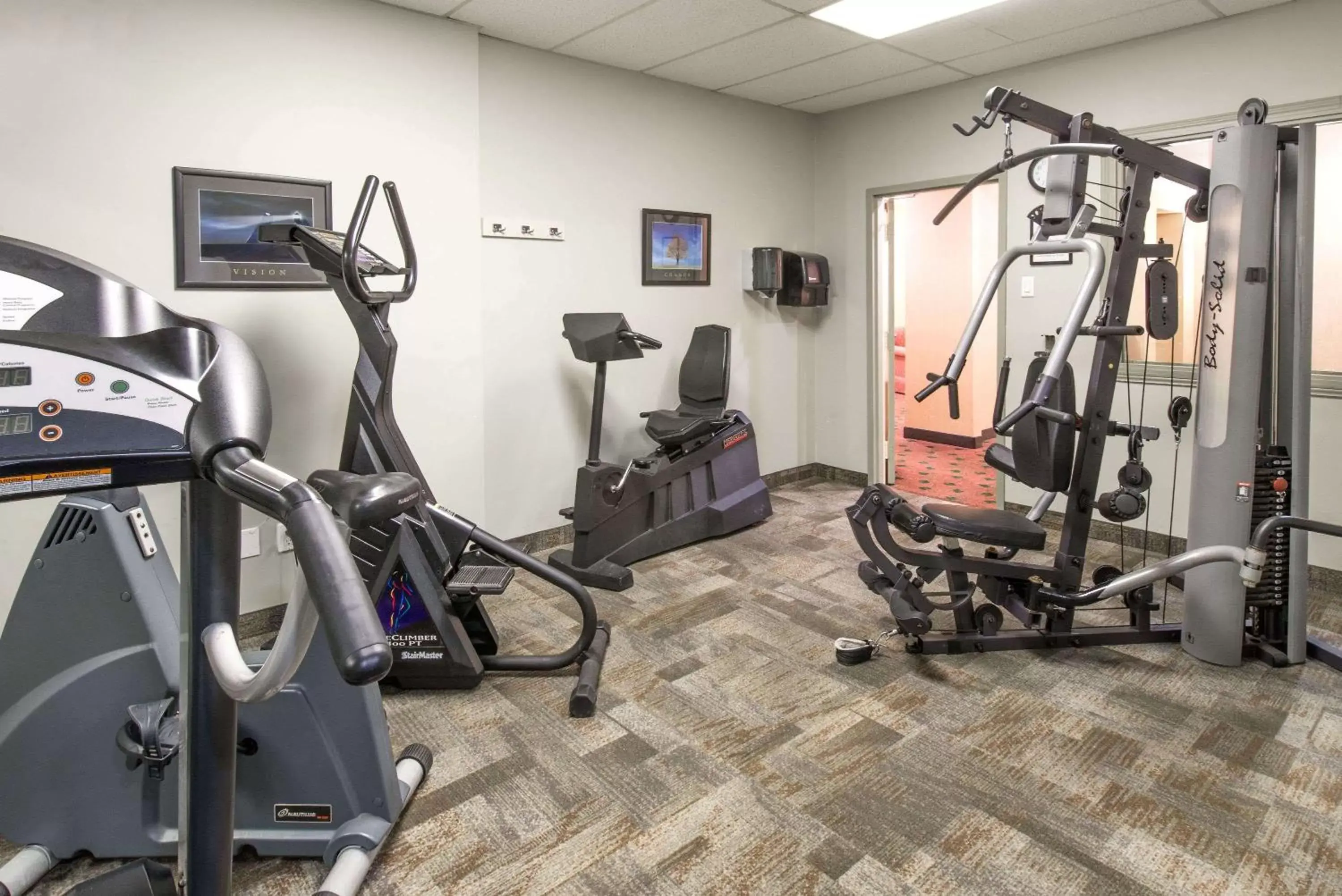Fitness centre/facilities, Fitness Center/Facilities in Ramada by Wyndham Niagara Falls/Fallsview
