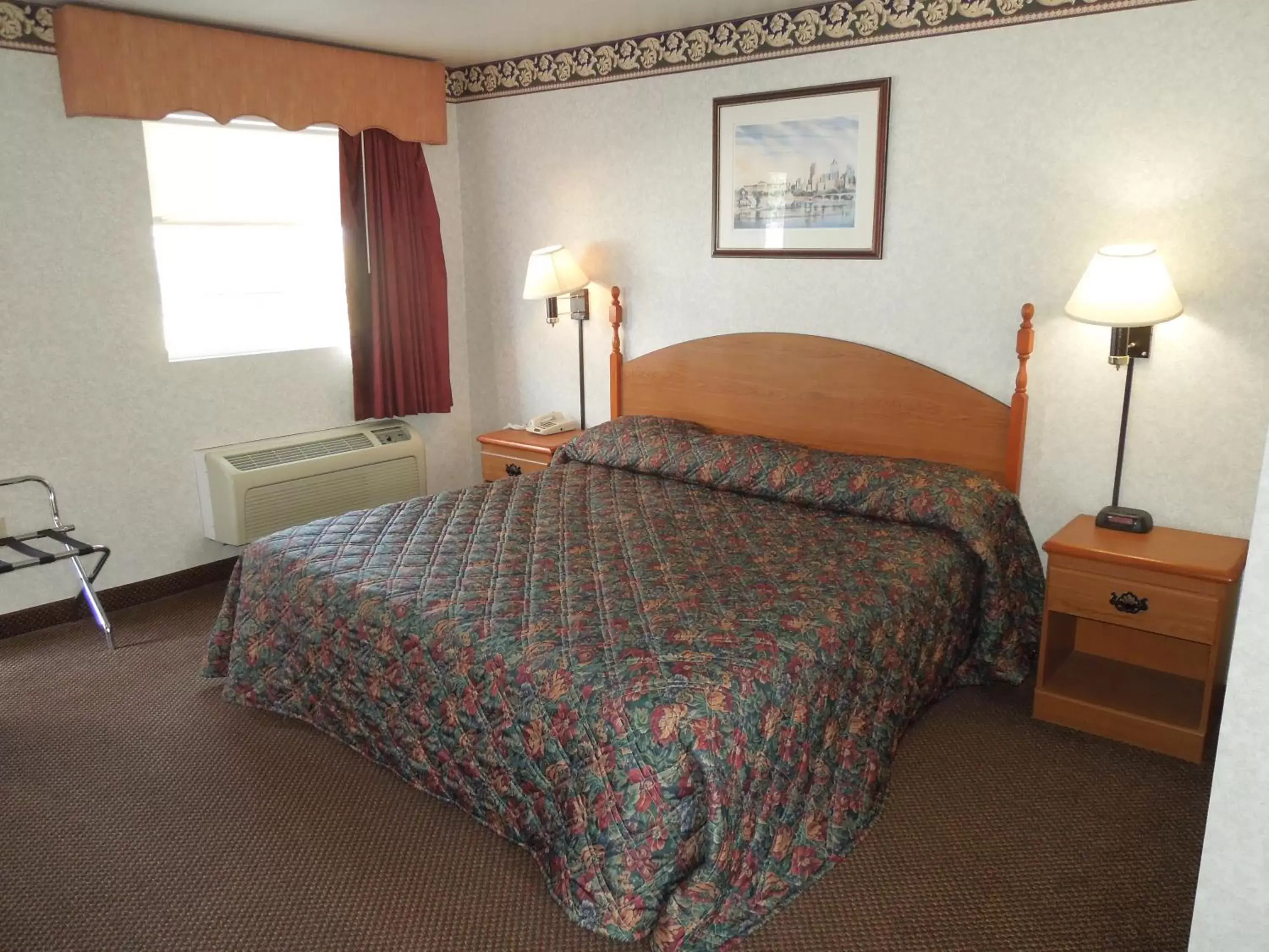 Photo of the whole room, Bed in Scottish Inns Ronks