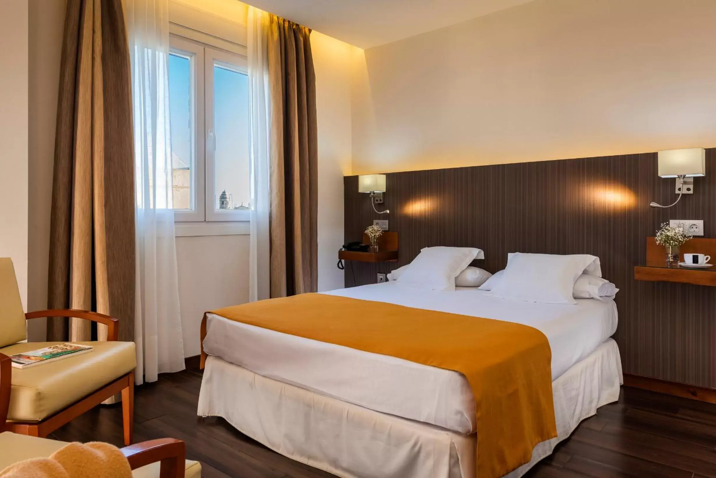 Bedroom, Bed in Hotel de Francia y París