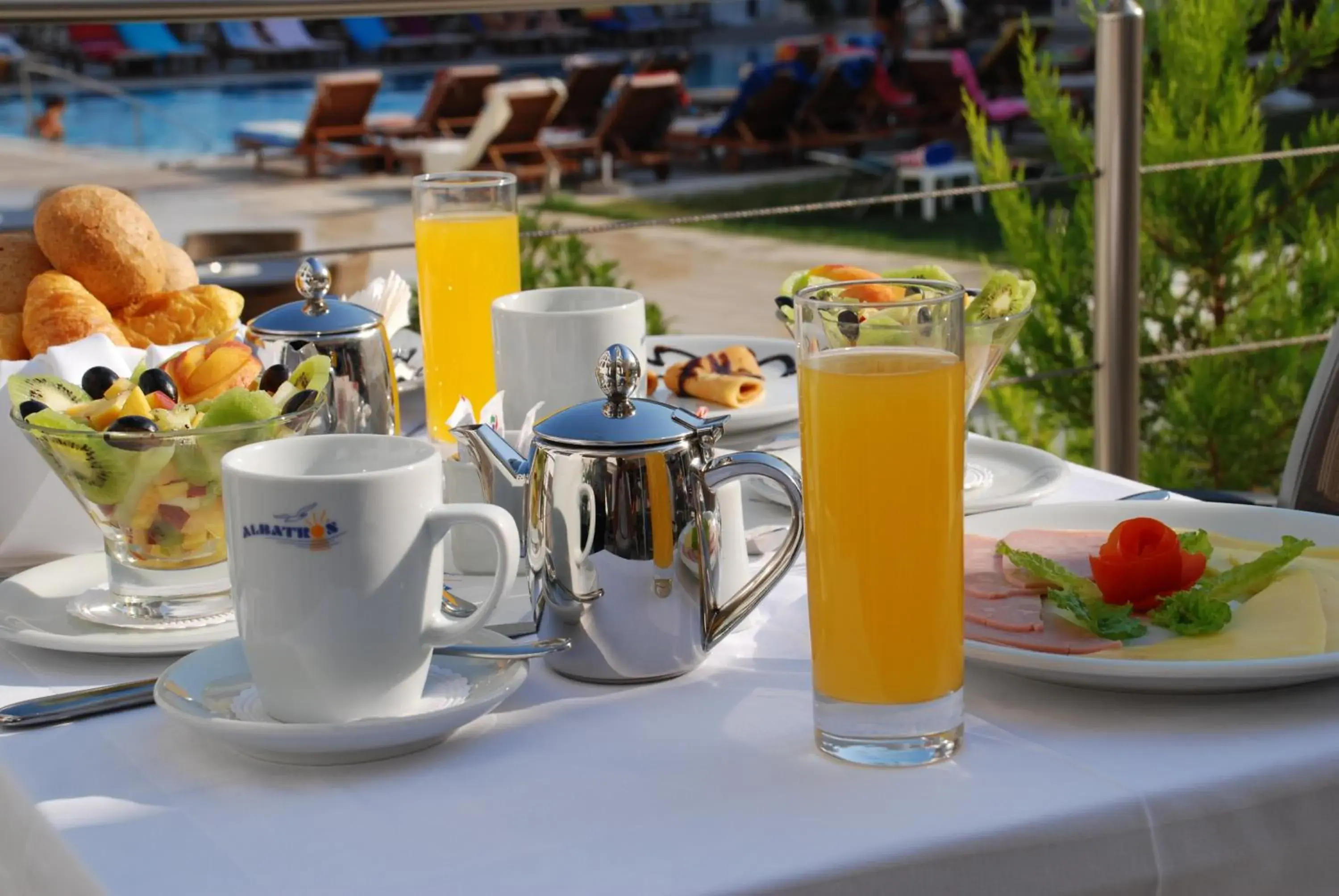 Food and drinks in Albatros Spa & Resort Hotel