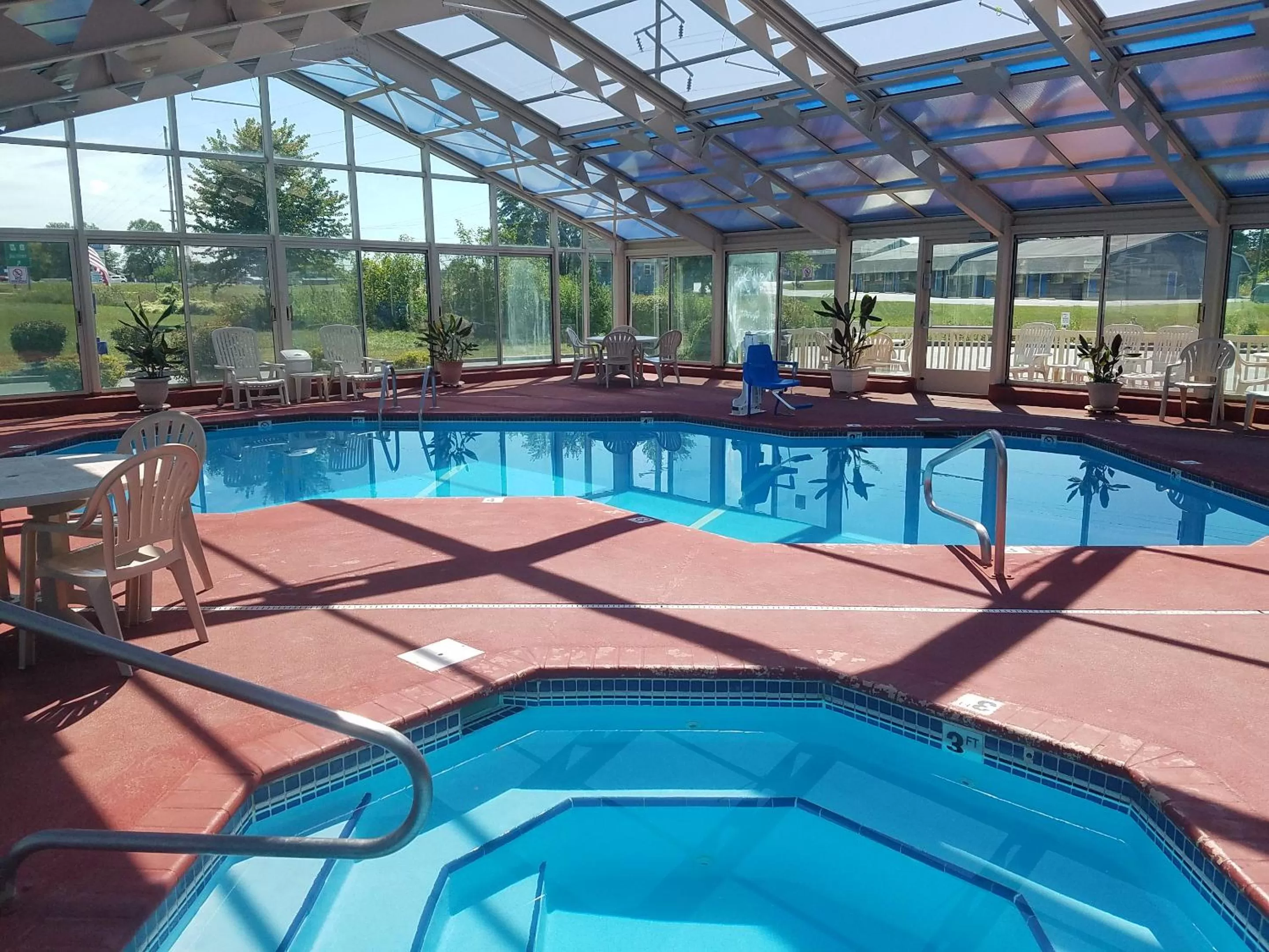 Swimming pool in Baymont by Wyndham Sullivan