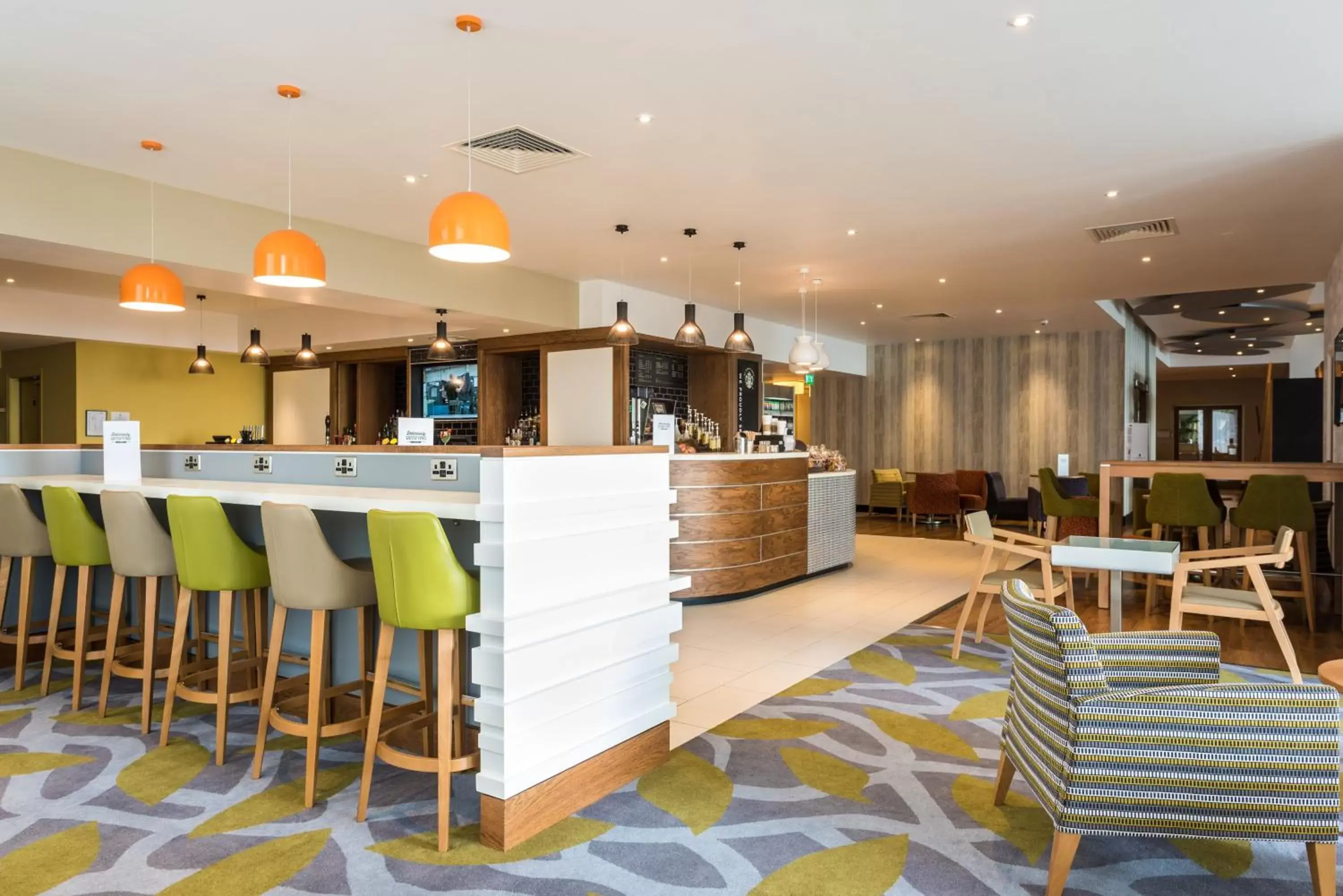 Lounge or bar, Lounge/Bar in Holiday Inn Brighton Seafront, an IHG Hotel