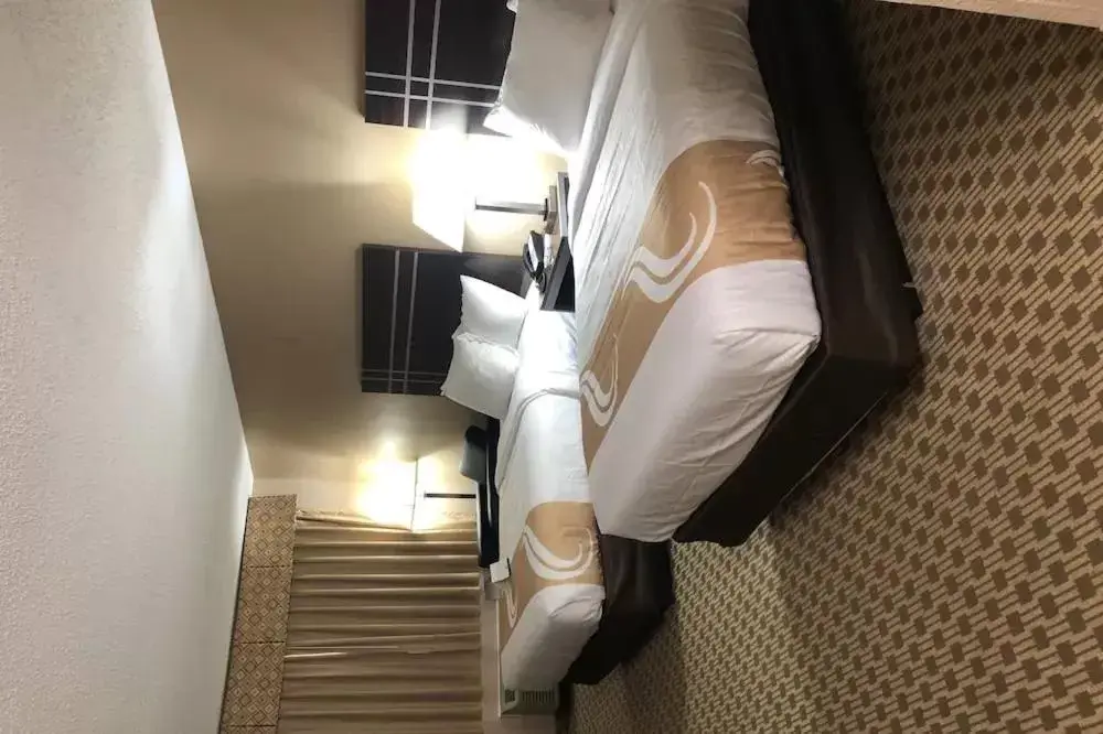 Bed in Quality Inn