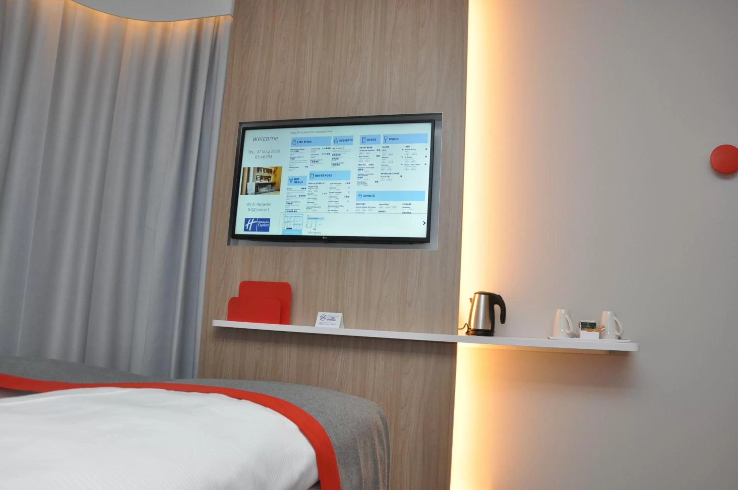 TV and multimedia, Bed in Holiday Inn Express - Sindelfingen by IHG