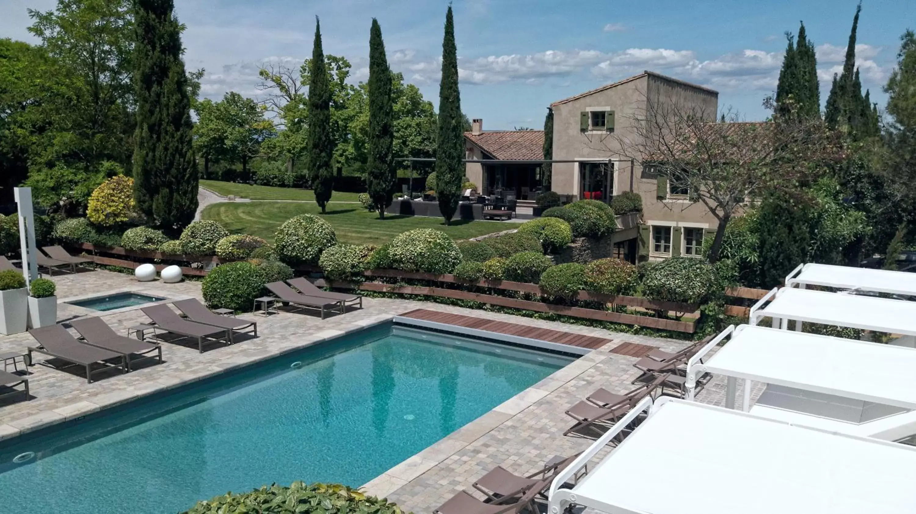 Garden, Swimming Pool in Hôtel du Château & Spa - Les Collectionneurs