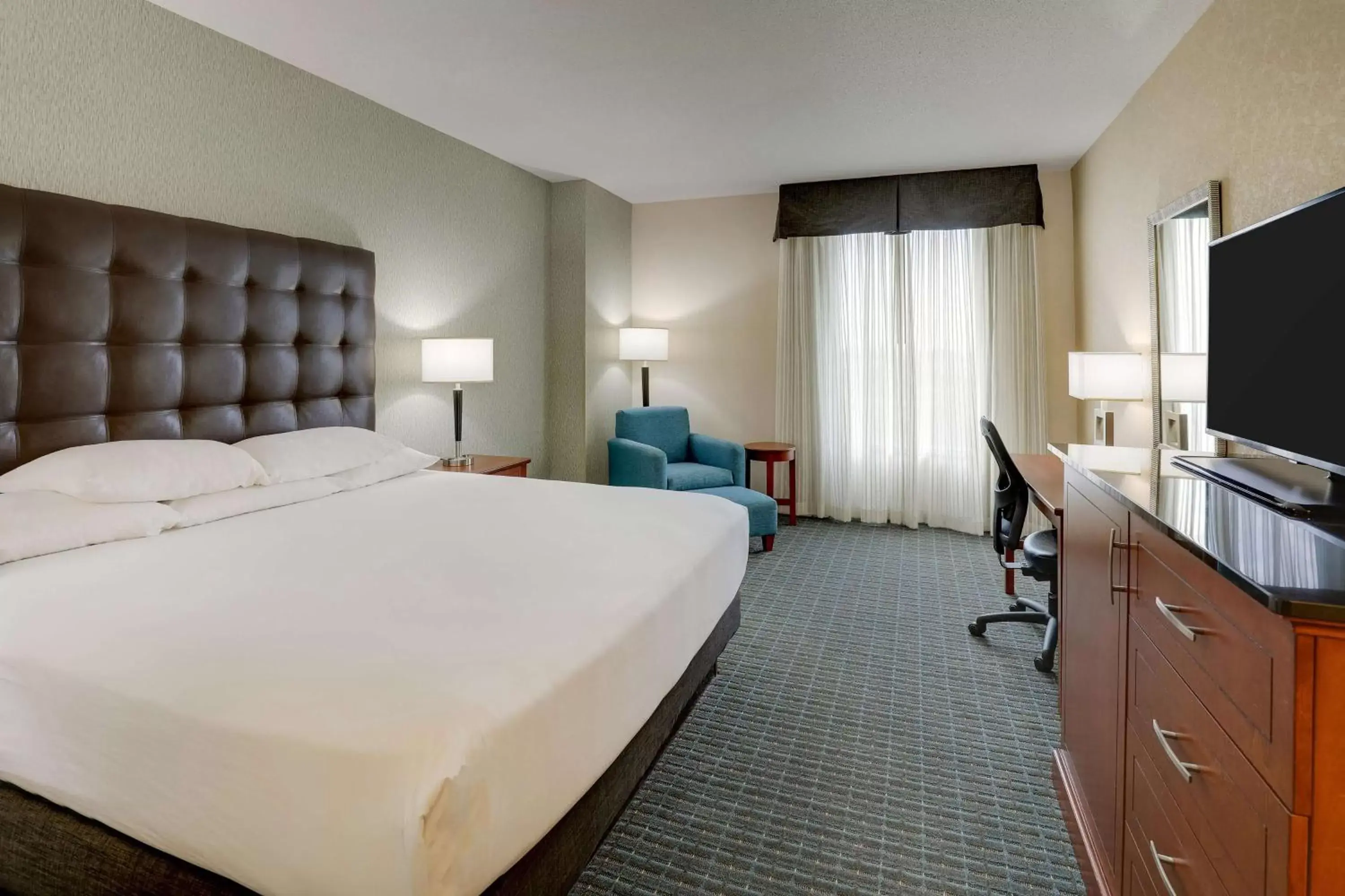 Deluxe King Room - Accessible, Roll-in Shower in Drury Inn & Suites Phoenix Chandler Fashion Center Deluxe King Room - Accessible, Roll-in Shower in Drury Inn & Suites Phoenix Chandler Fashion Center