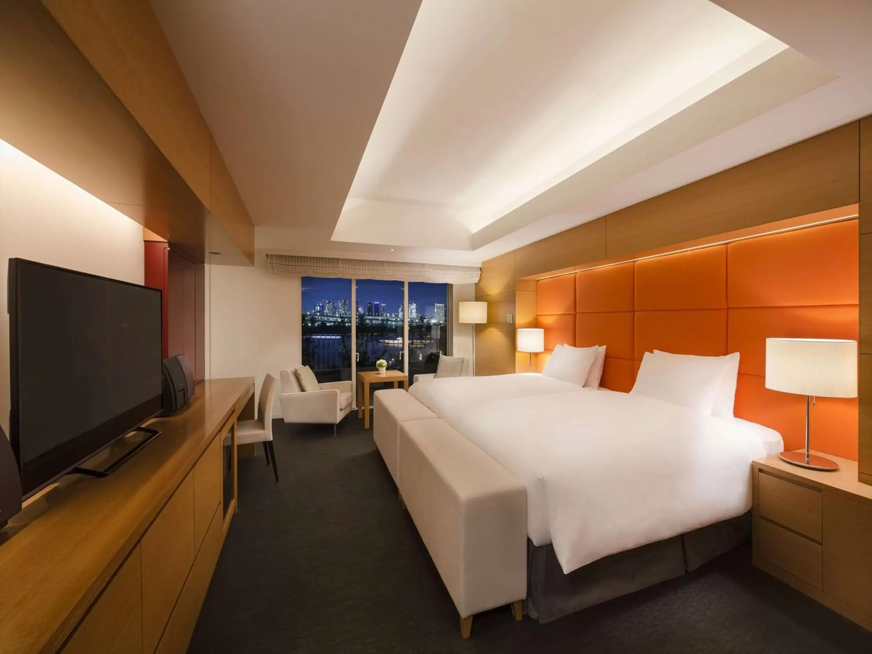 Bedroom, TV/Entertainment Center in Hilton Tokyo Odaiba