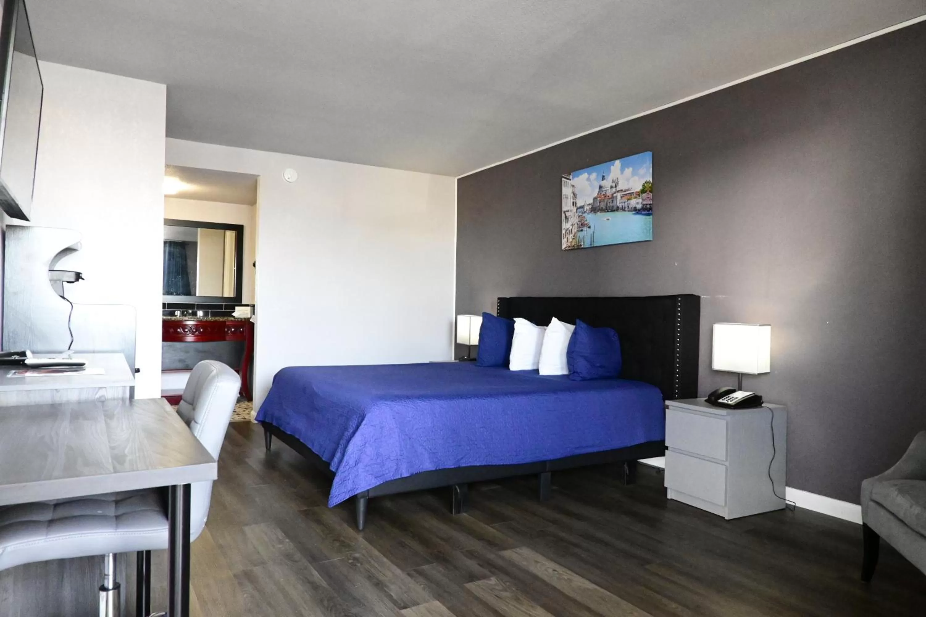 Bed in R Nite Star Inn and Suites -Home of the Cowboys & Rangers