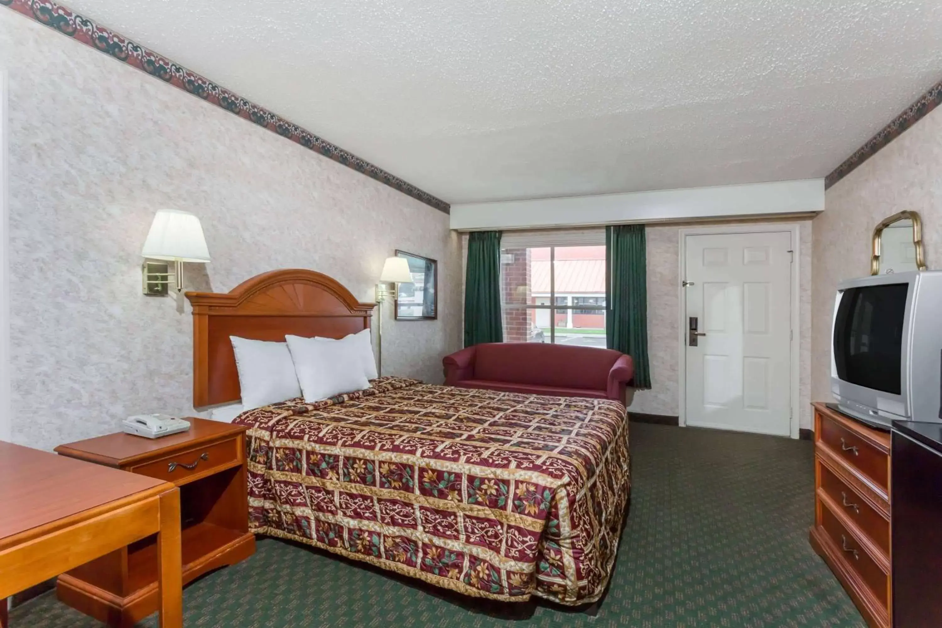 Photo of the whole room in Days Inn by Wyndham Petersburg/South Fort Lee