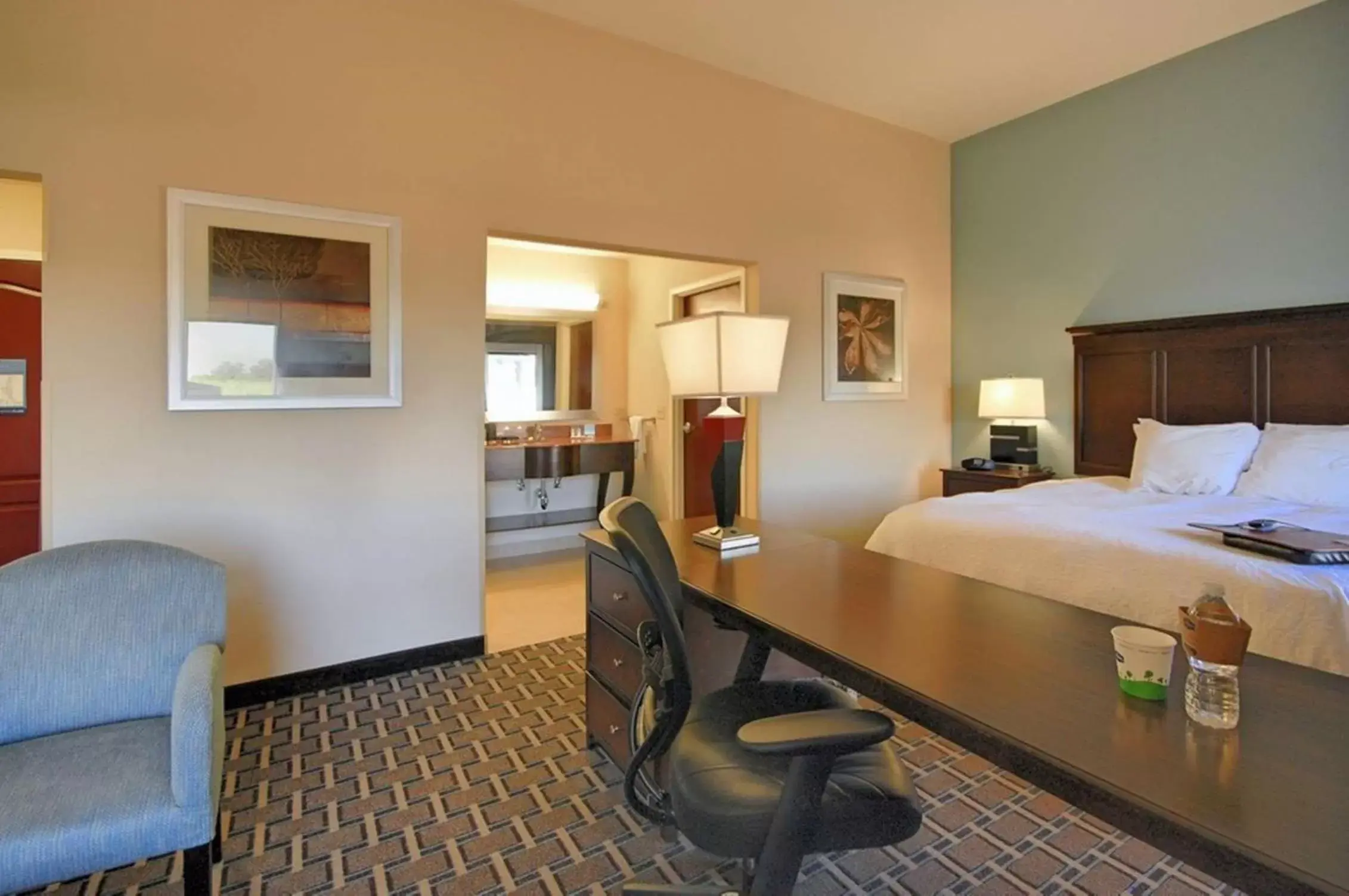 Bed in Hampton Inn By Hilton And Suites New Iberia