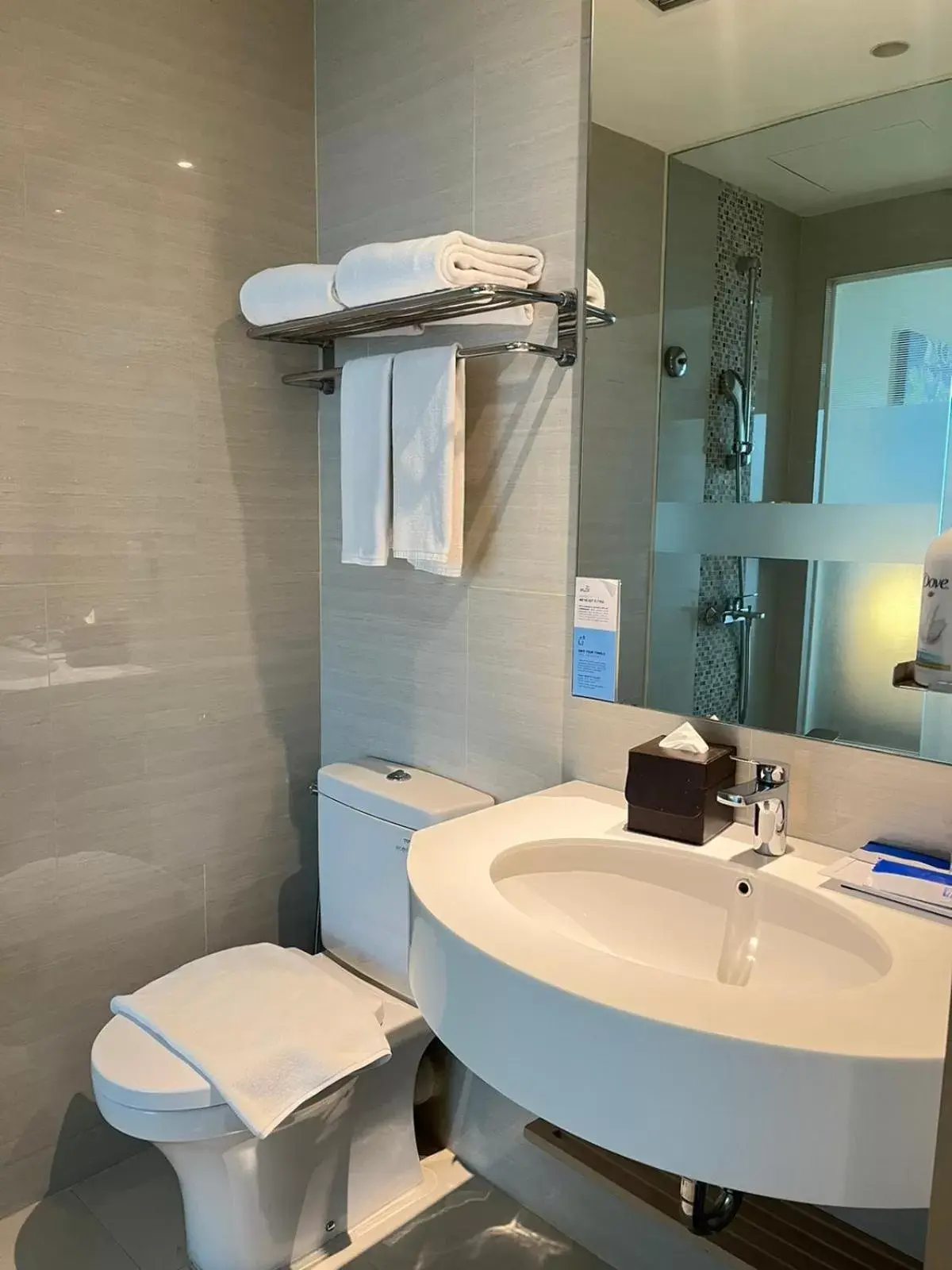 Toilet, Bathroom in Holiday Inn Express Jakarta International Expo, an IHG Hotel